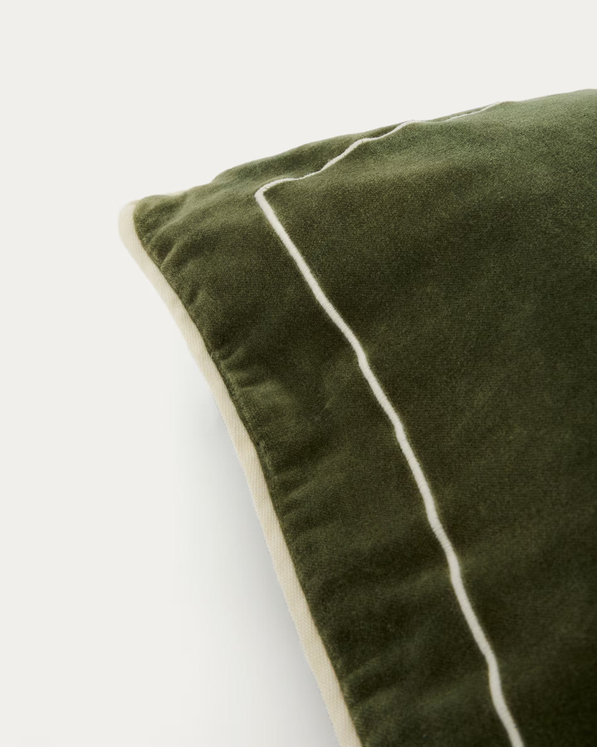 TIVANI cushion cover green with cream piping