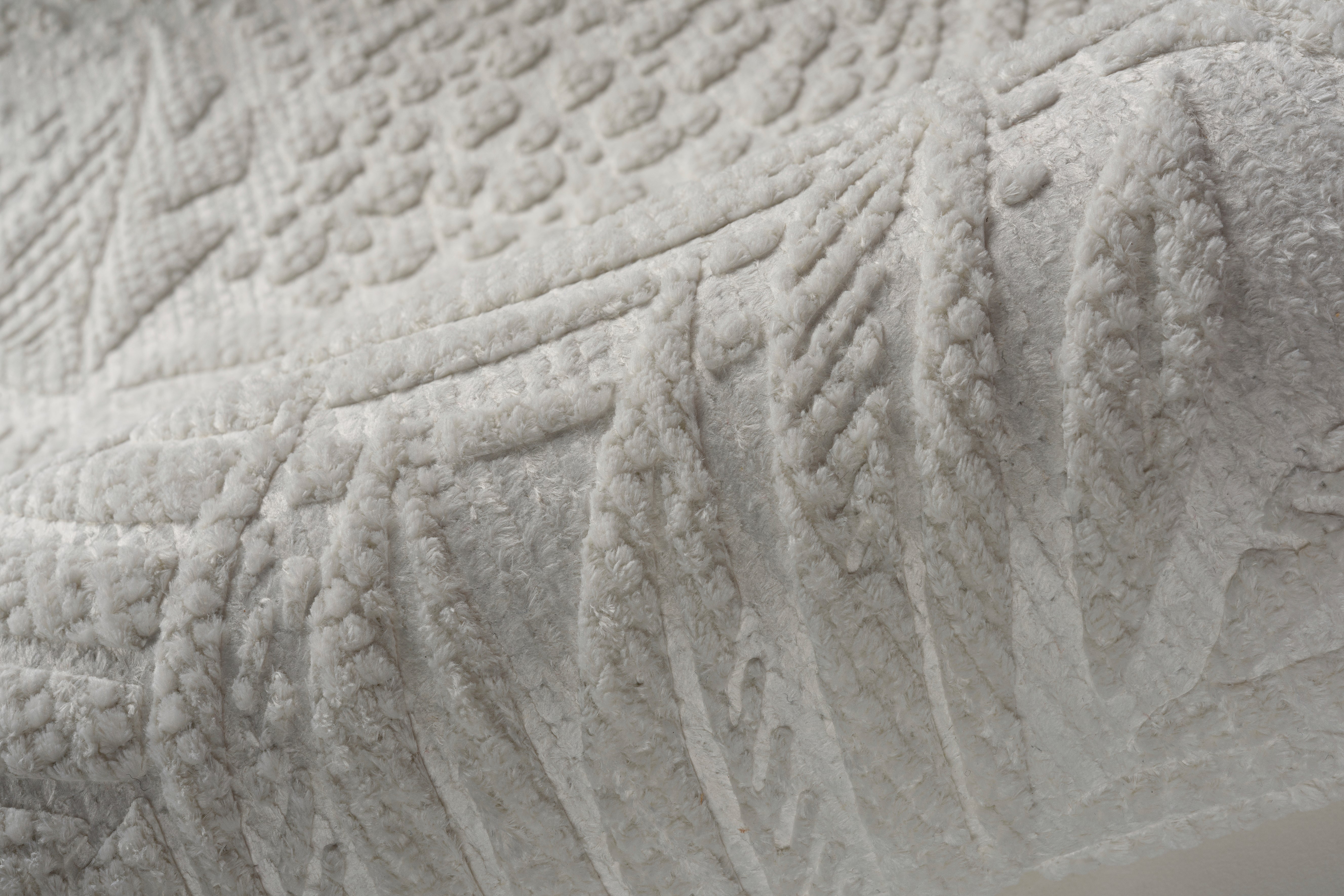 Textile wallpaper with 3D PANTHERA pattern in light beige