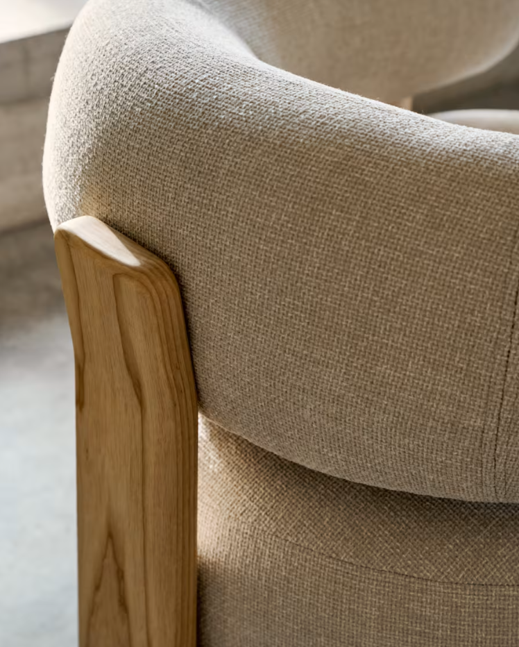 Beige granite armchair szenil with a wooden base