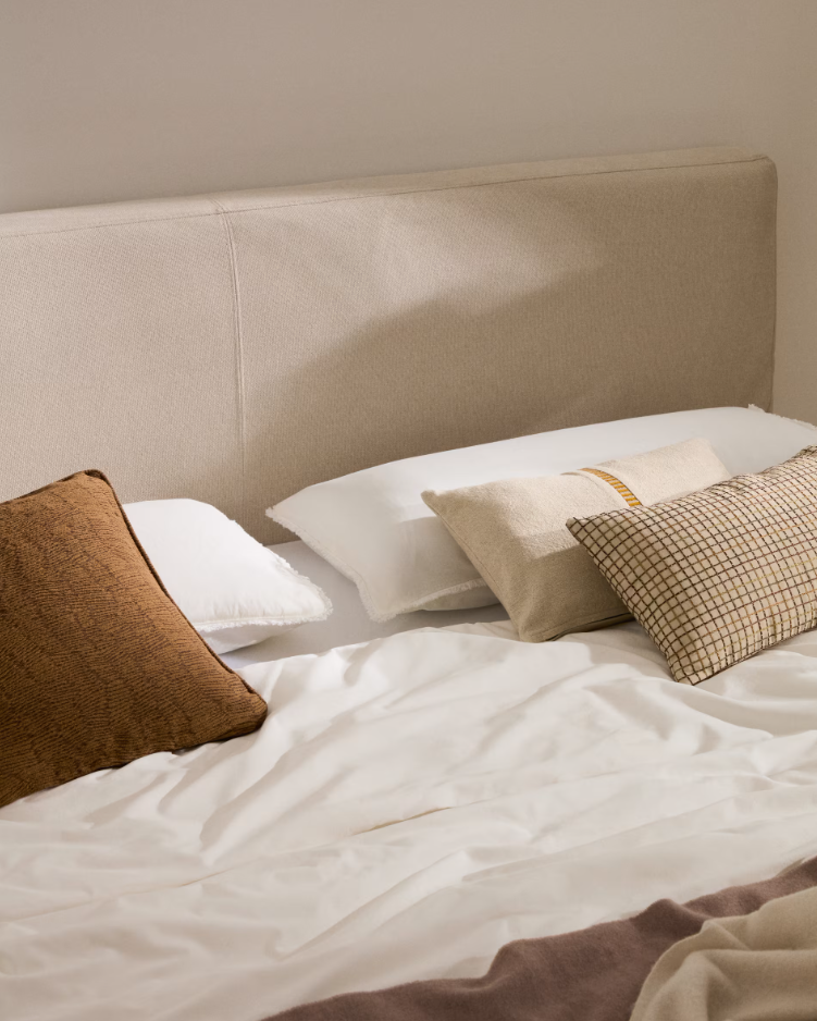 Bed beige block