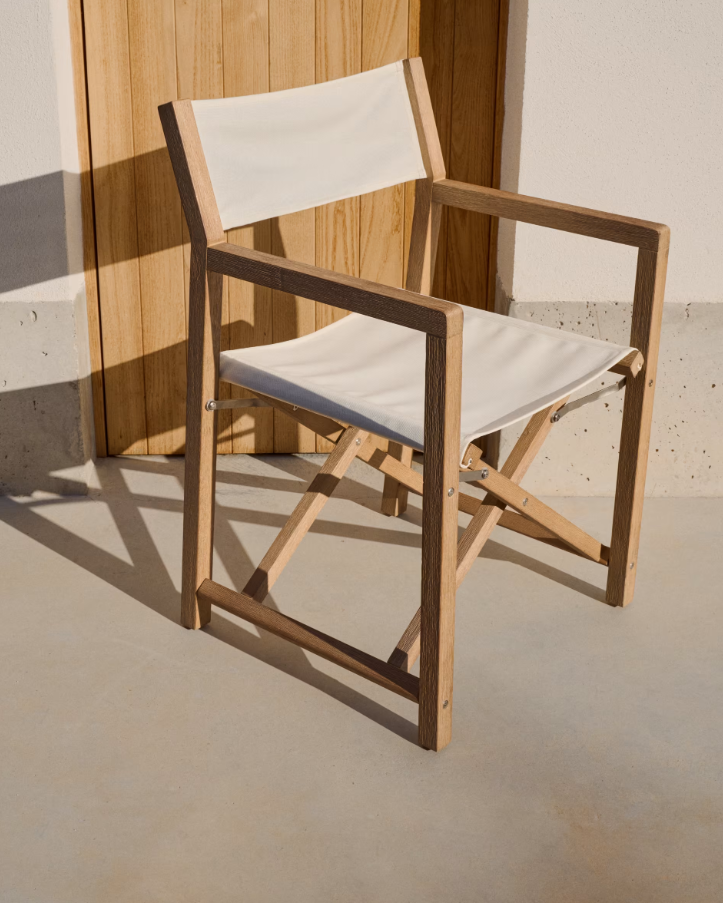 Villara white external chair with an acacia base