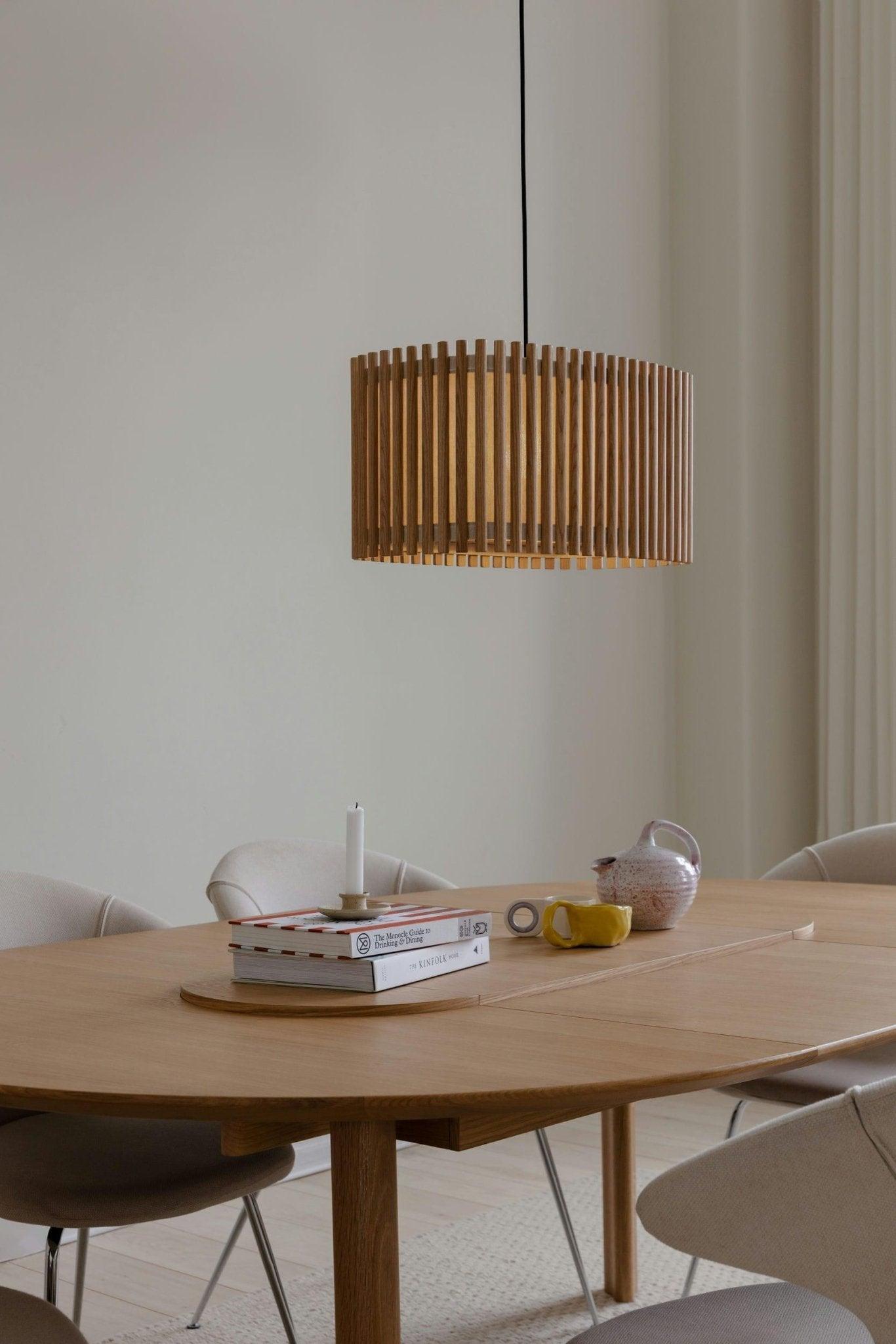 Abażur KOMOREBI ciemnodębowy UMAGE    Eye on Design