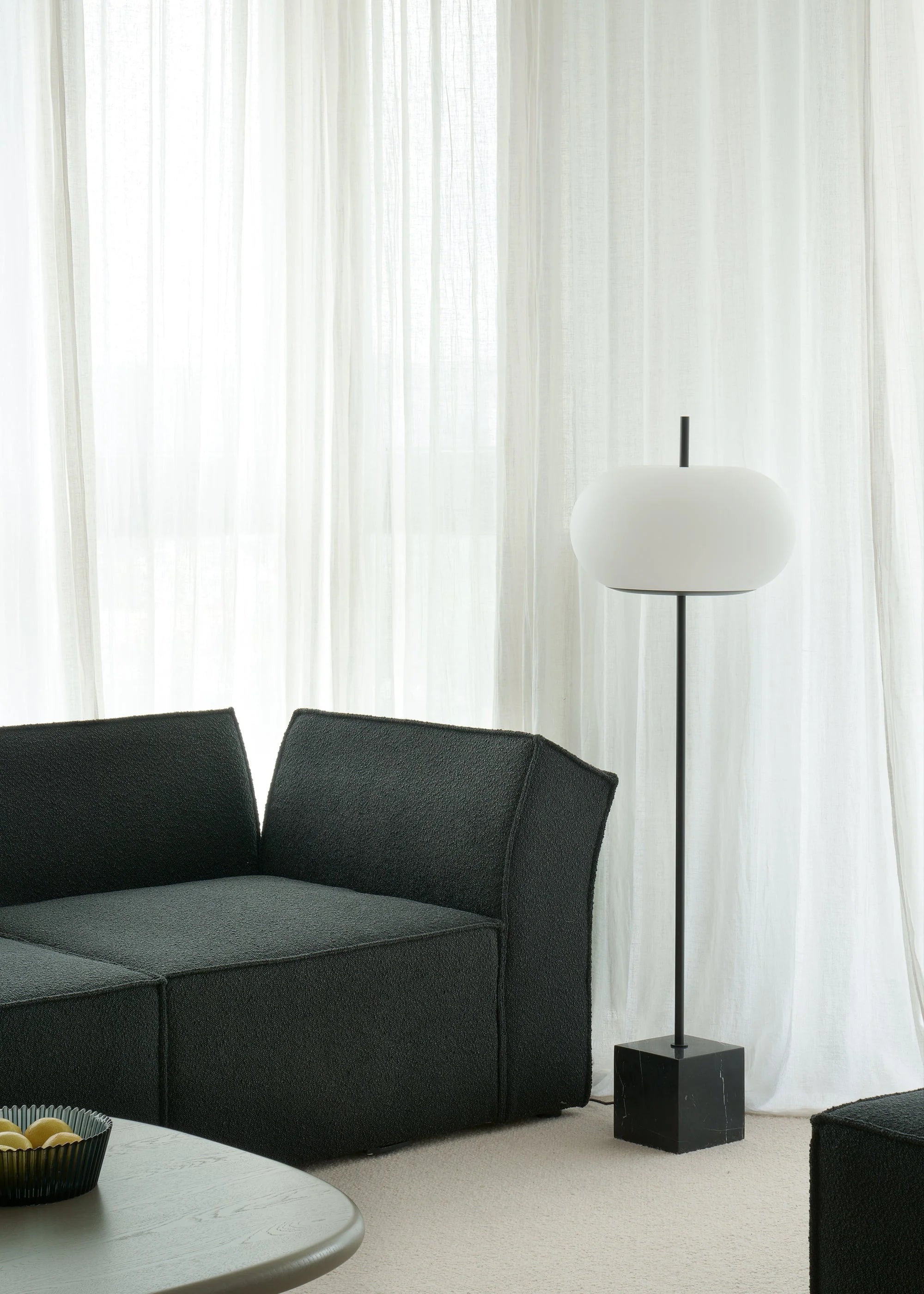 Stehlampe PIU schwarzer Marmor