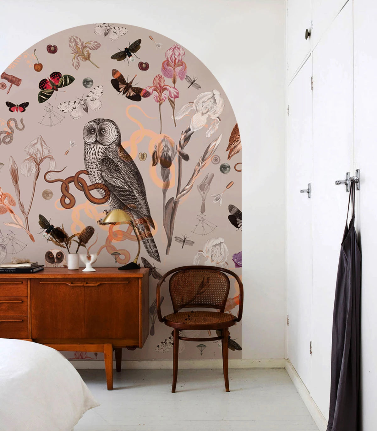 Pink Owls Arch-Shaped Non-Woven Mural