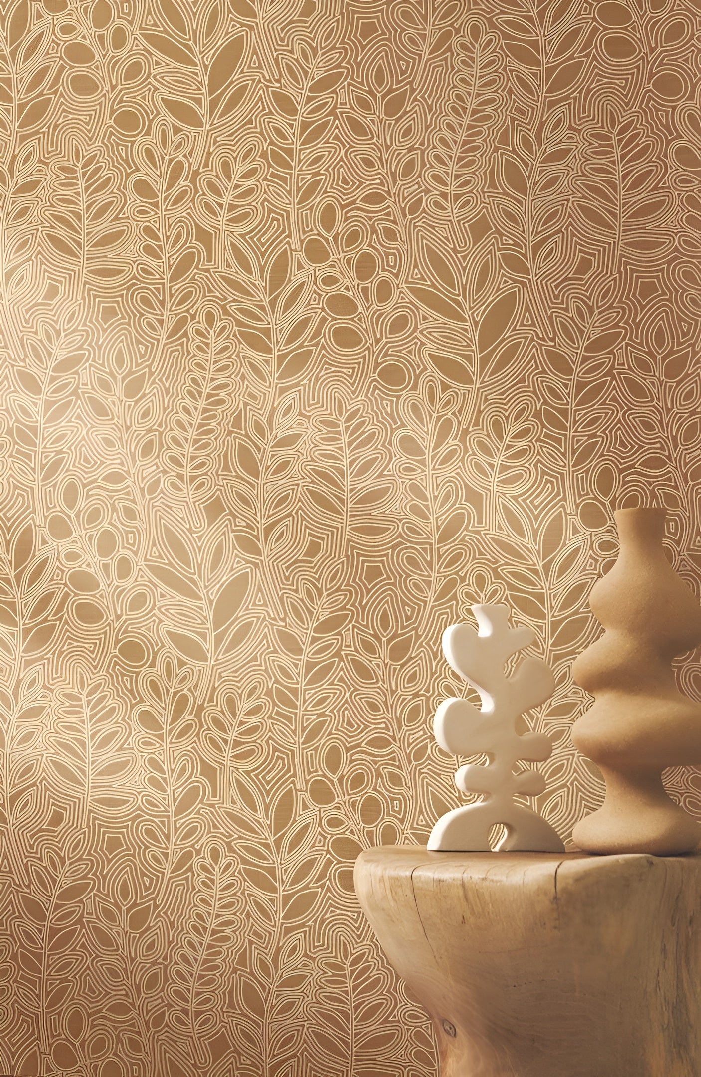Plant motif wallpaper with leaf design resembling embroidery ASTRAGALE - SABLE beige