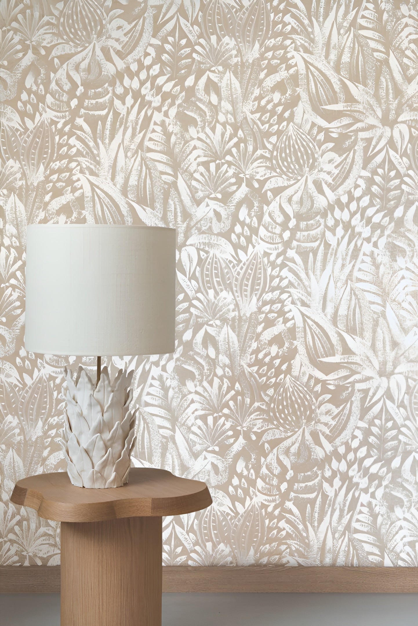 Textile wallpaper with a plant pattern FOLIAGE - BLANC cream