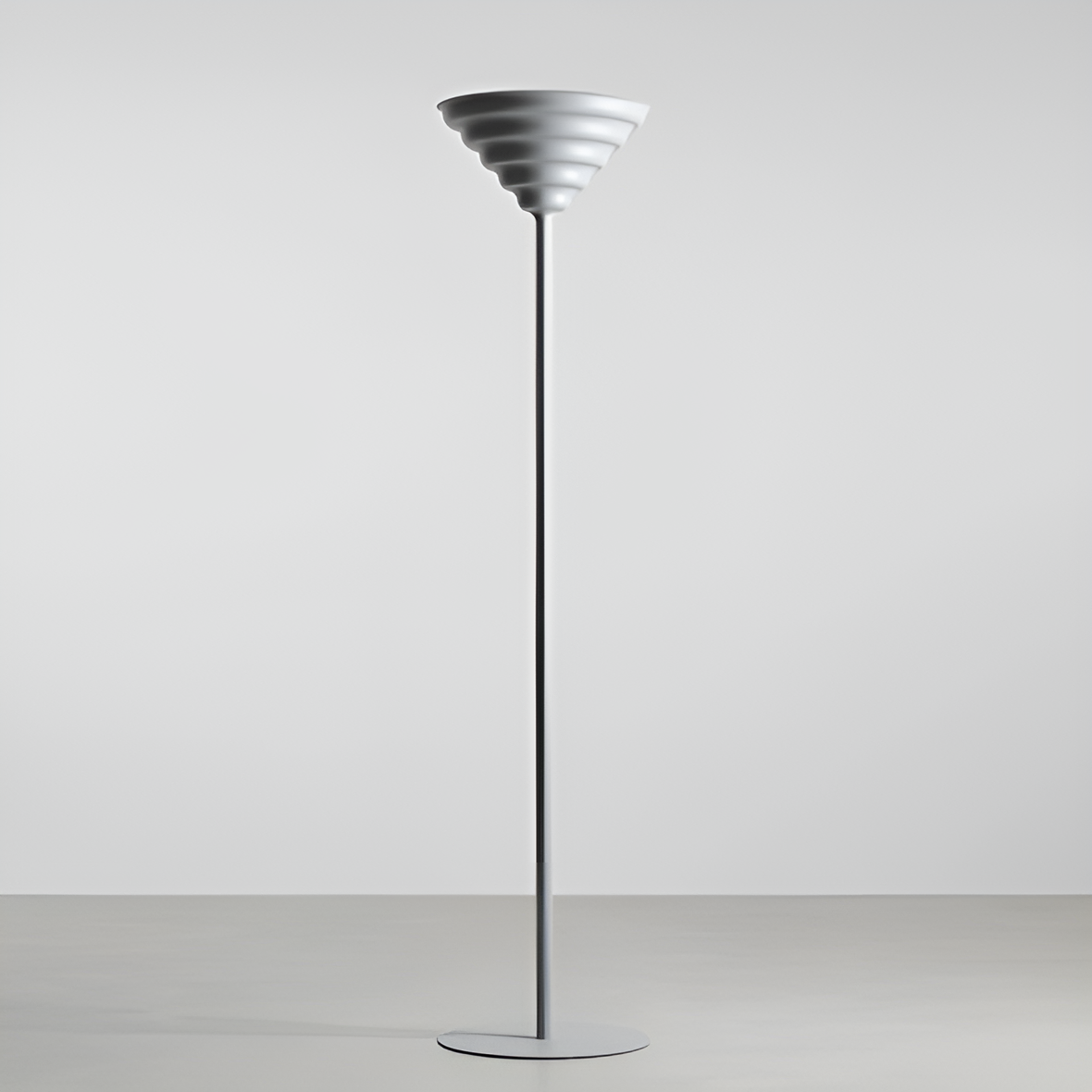 Gray wave floor lamp