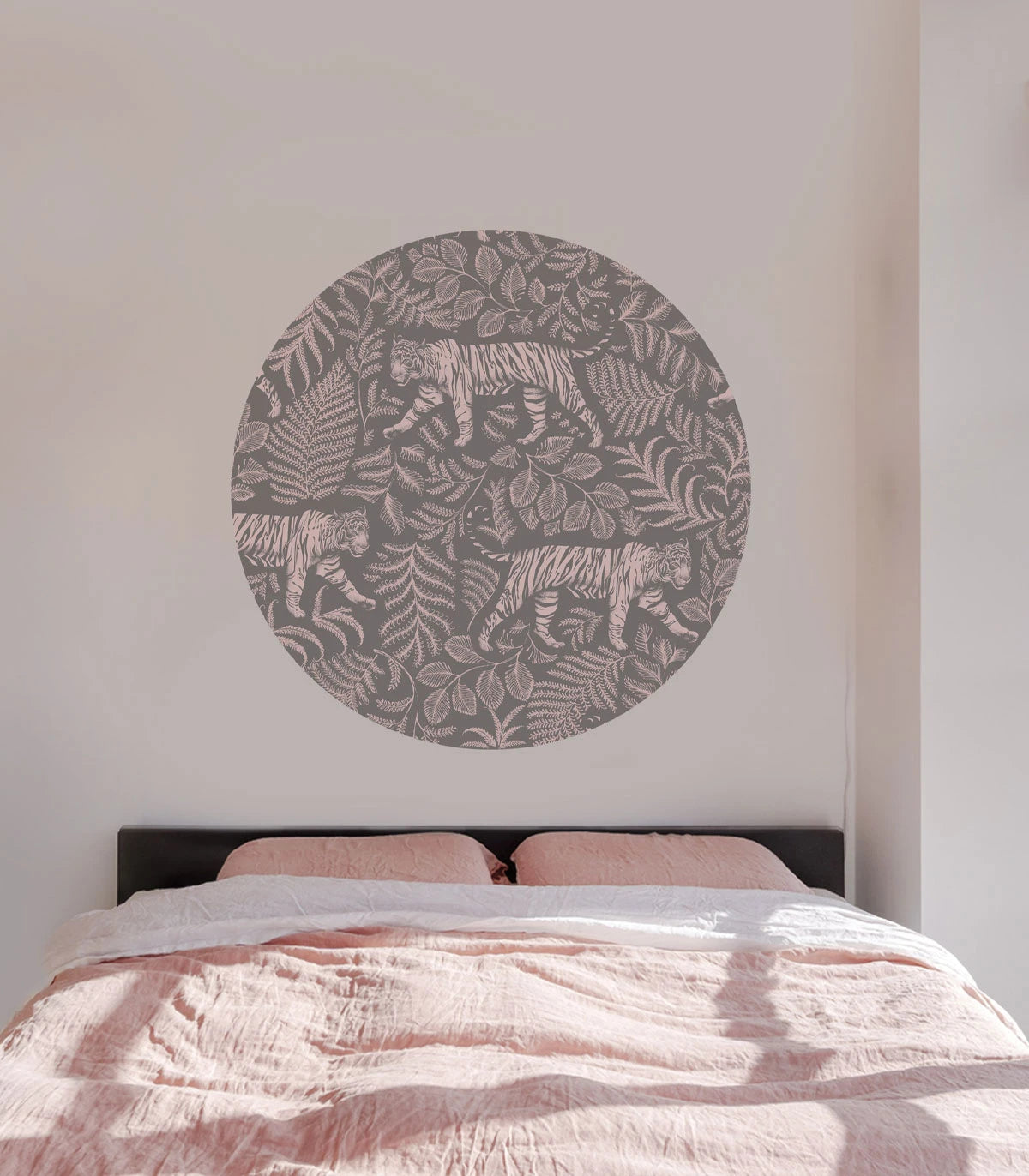 Circular Mural DOTS - CAMOUFLAGED TIGER gray with pink
