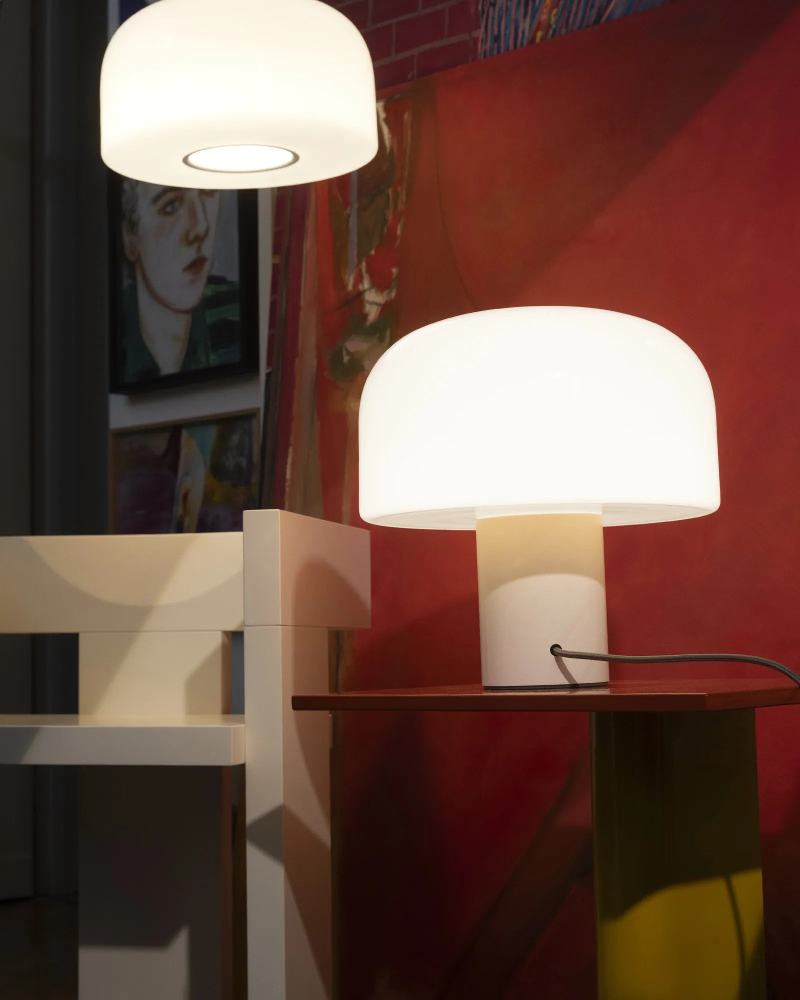 BELLHOP T White Table Lamp