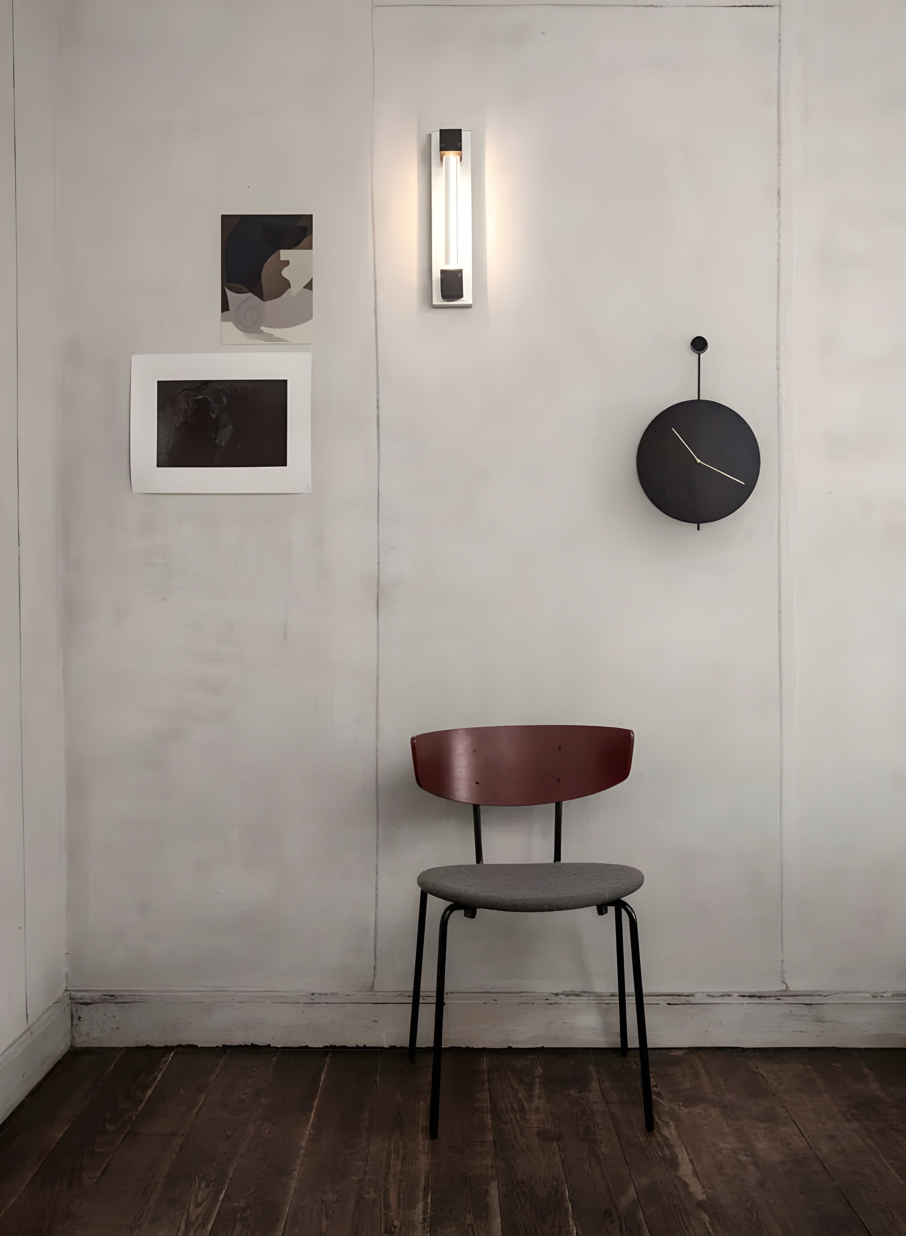 TRACE wall clock in black with brass finish