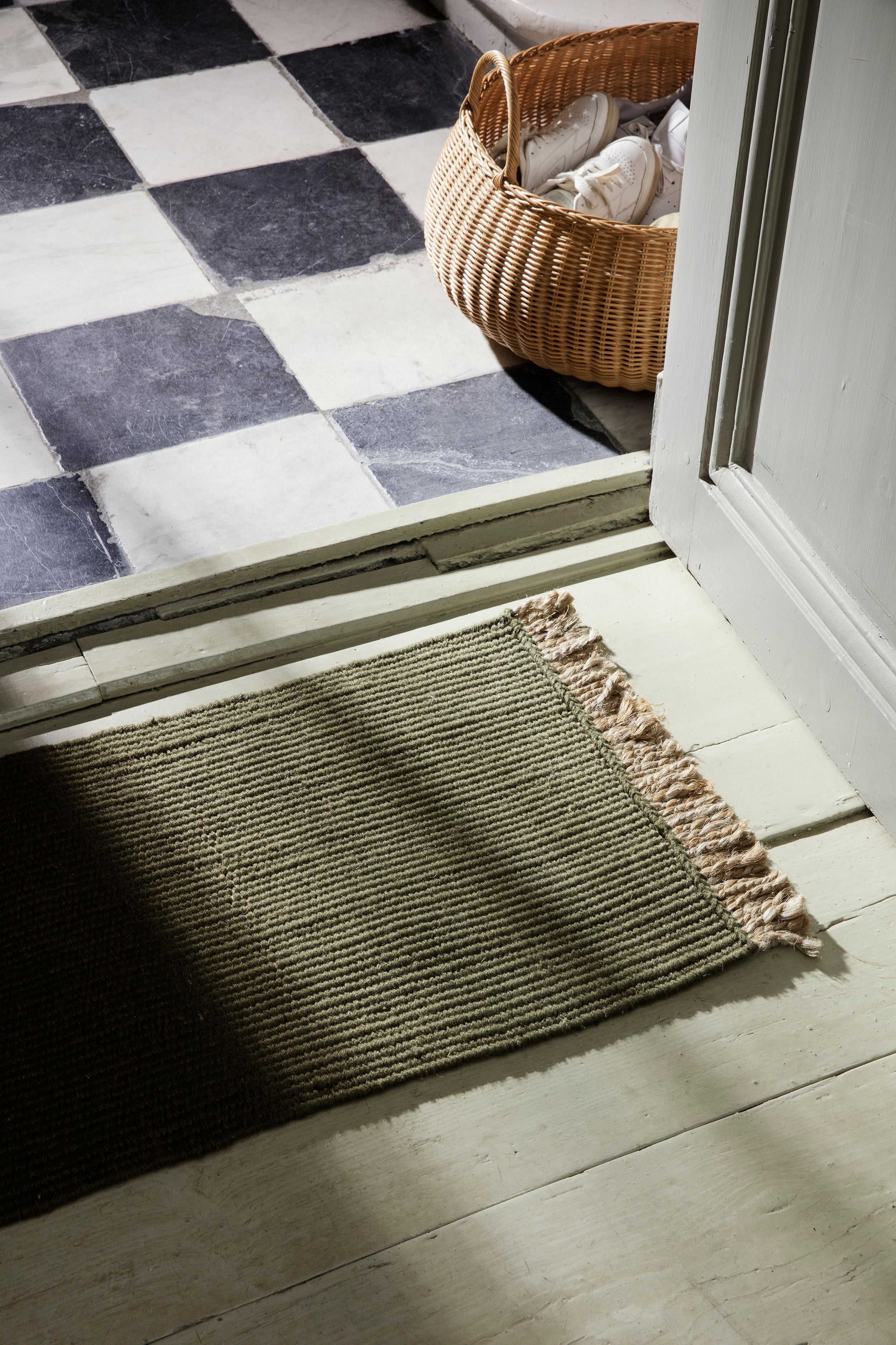 BLOCK MAT olive rug with beige fringes