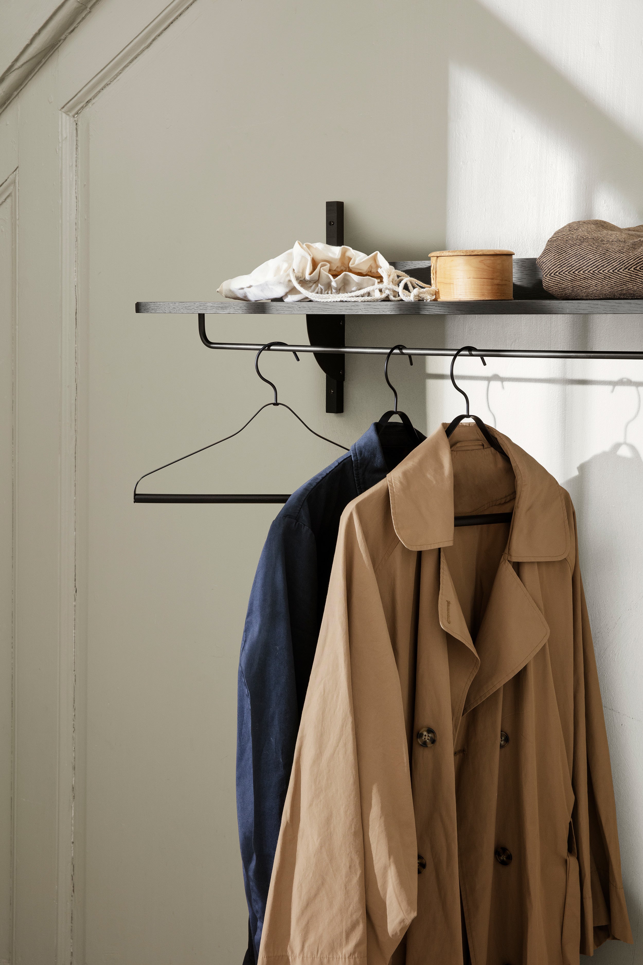 SECTOR RACK SHELF shelf with railing black ash veneer