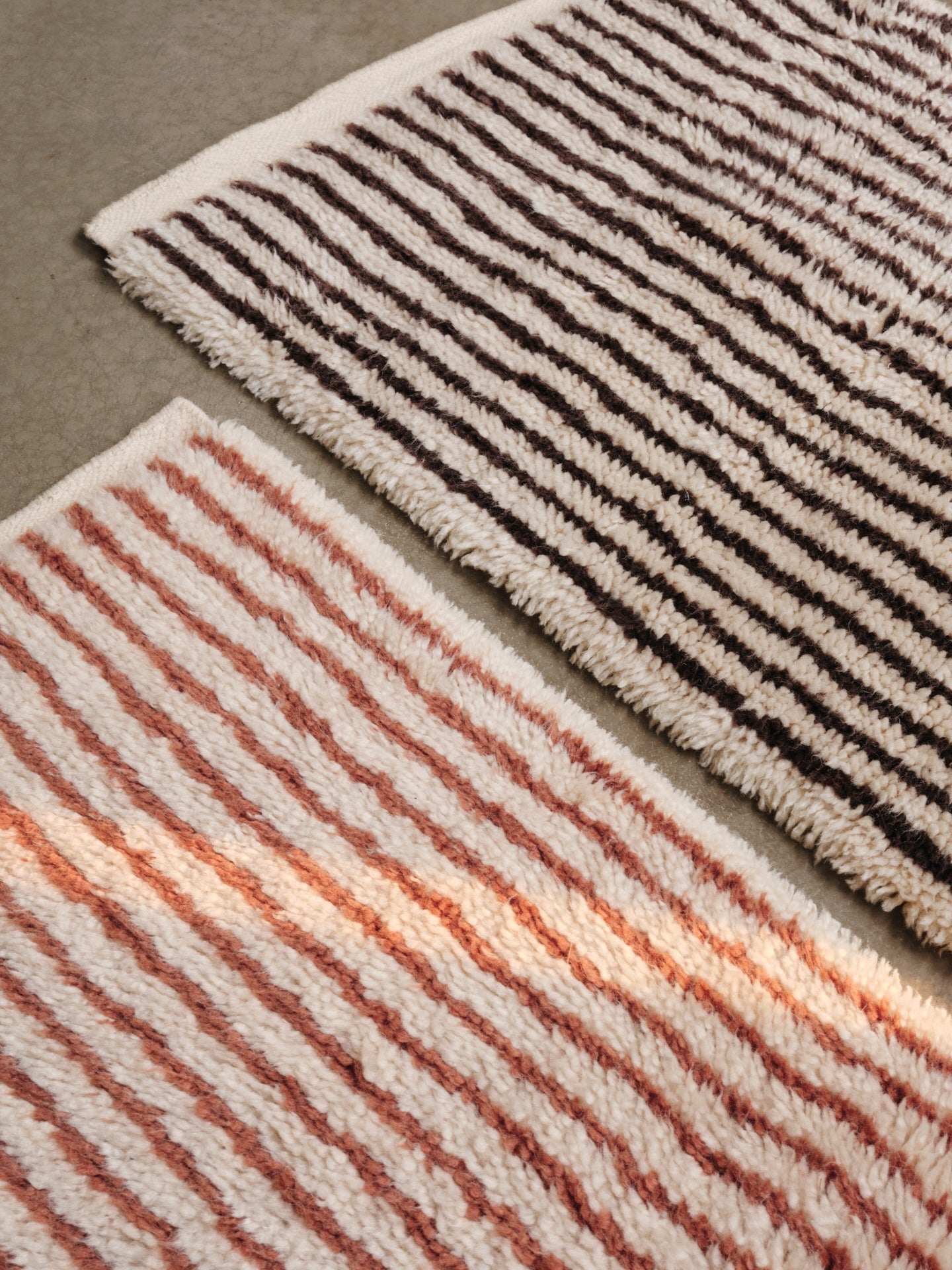 KAMI KNOTTED brown rug with beige