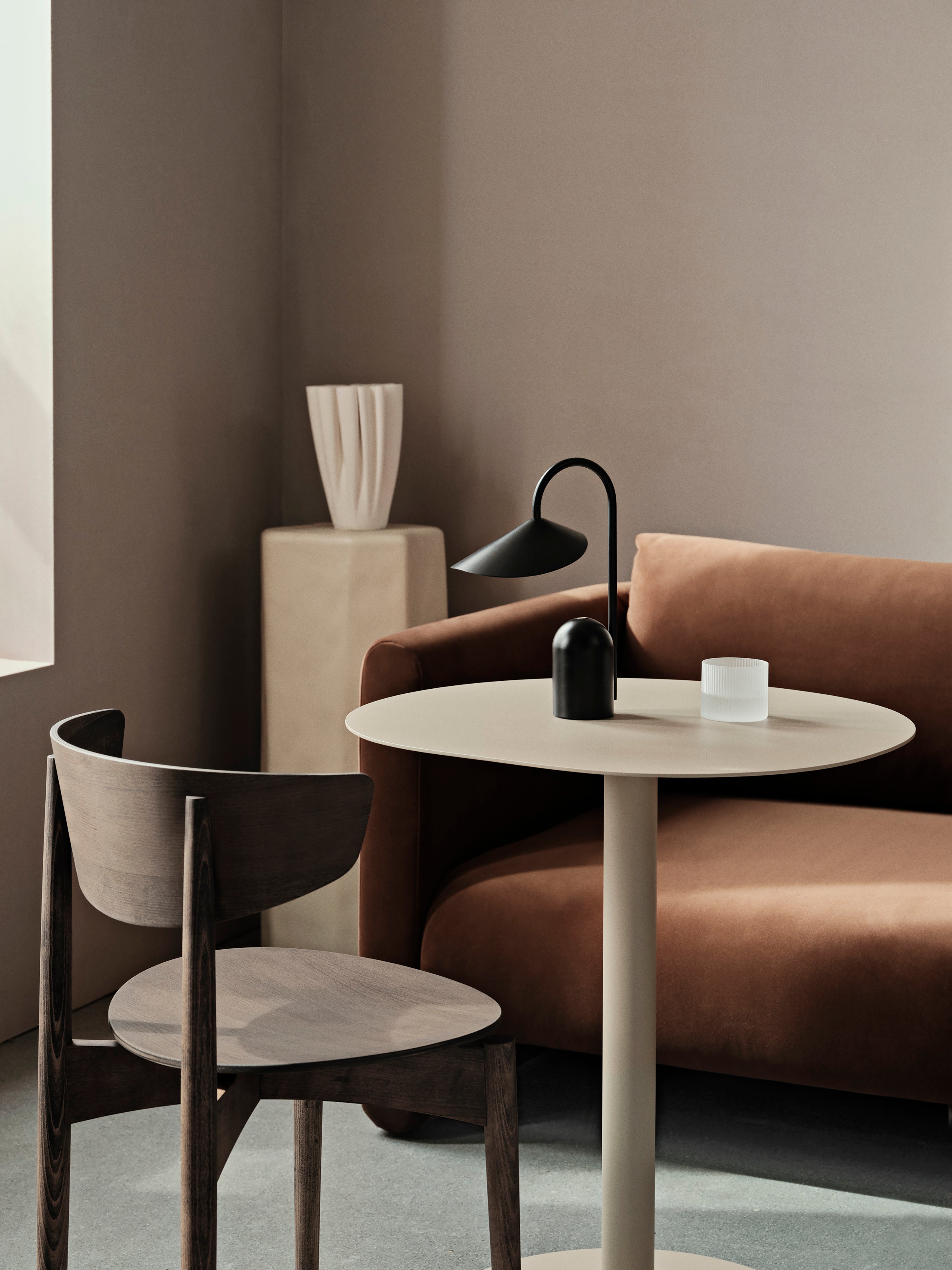 Round table pond beige