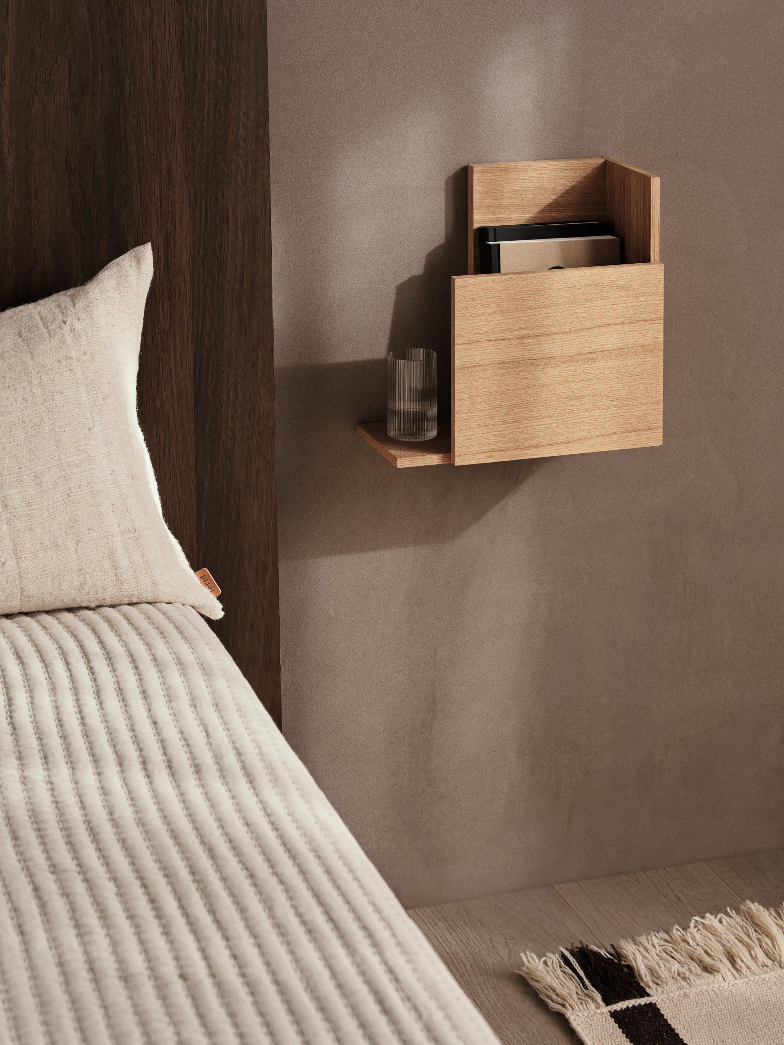 STAGGER SQUARE hanging shelf, oiled oak plywood