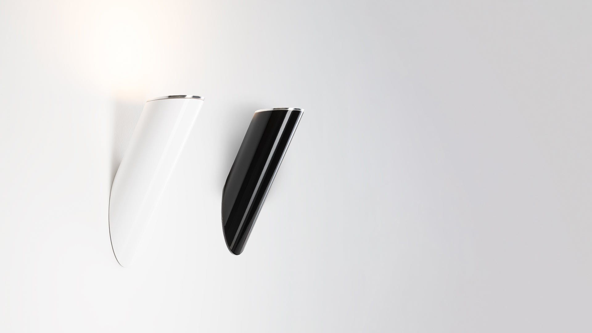 White LLIO Wall Lamp