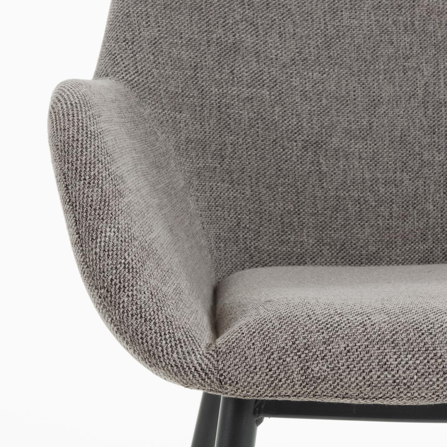 Krzesło w tkaninie szenilowej KONNA jasnoszary z czarną podstawą La Forma    Eye on Design