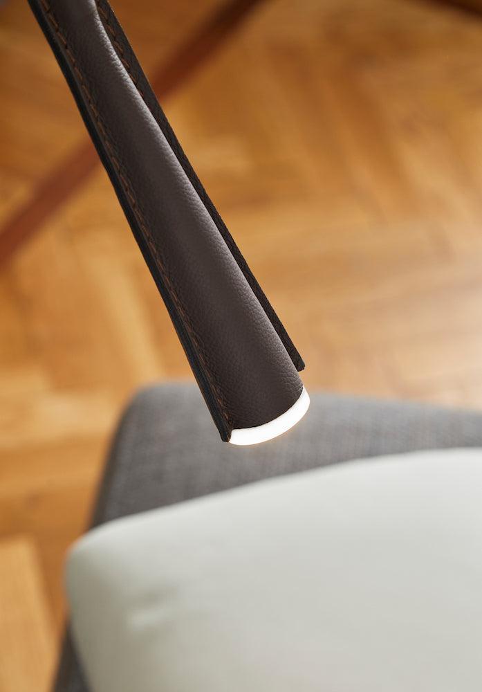 Lampa podłogowa FLEXILED czarna skóra Contardi    Eye on Design