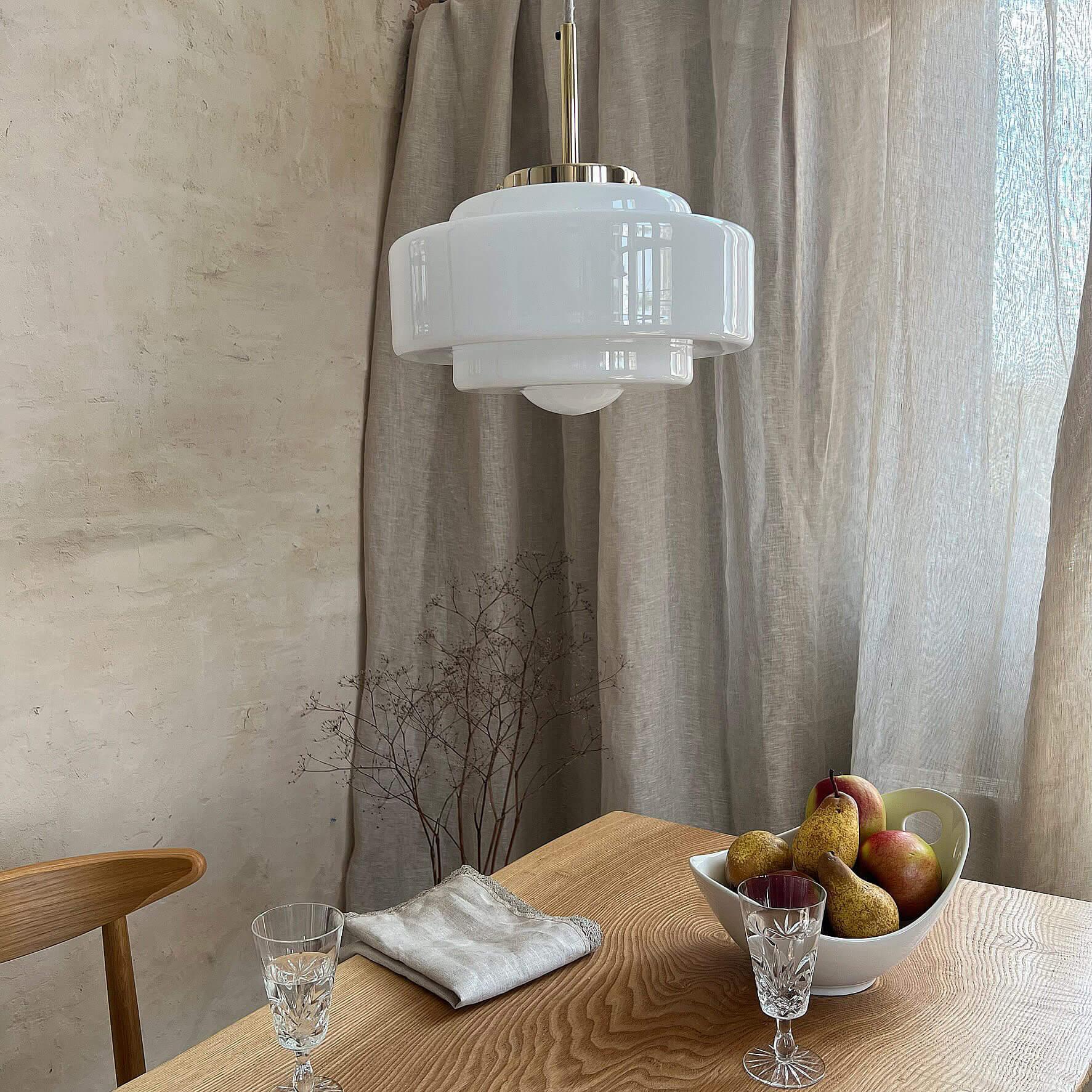 Lampa wisząca MÉMOIRE mosiężny Embassy Interiors    Eye on Design
