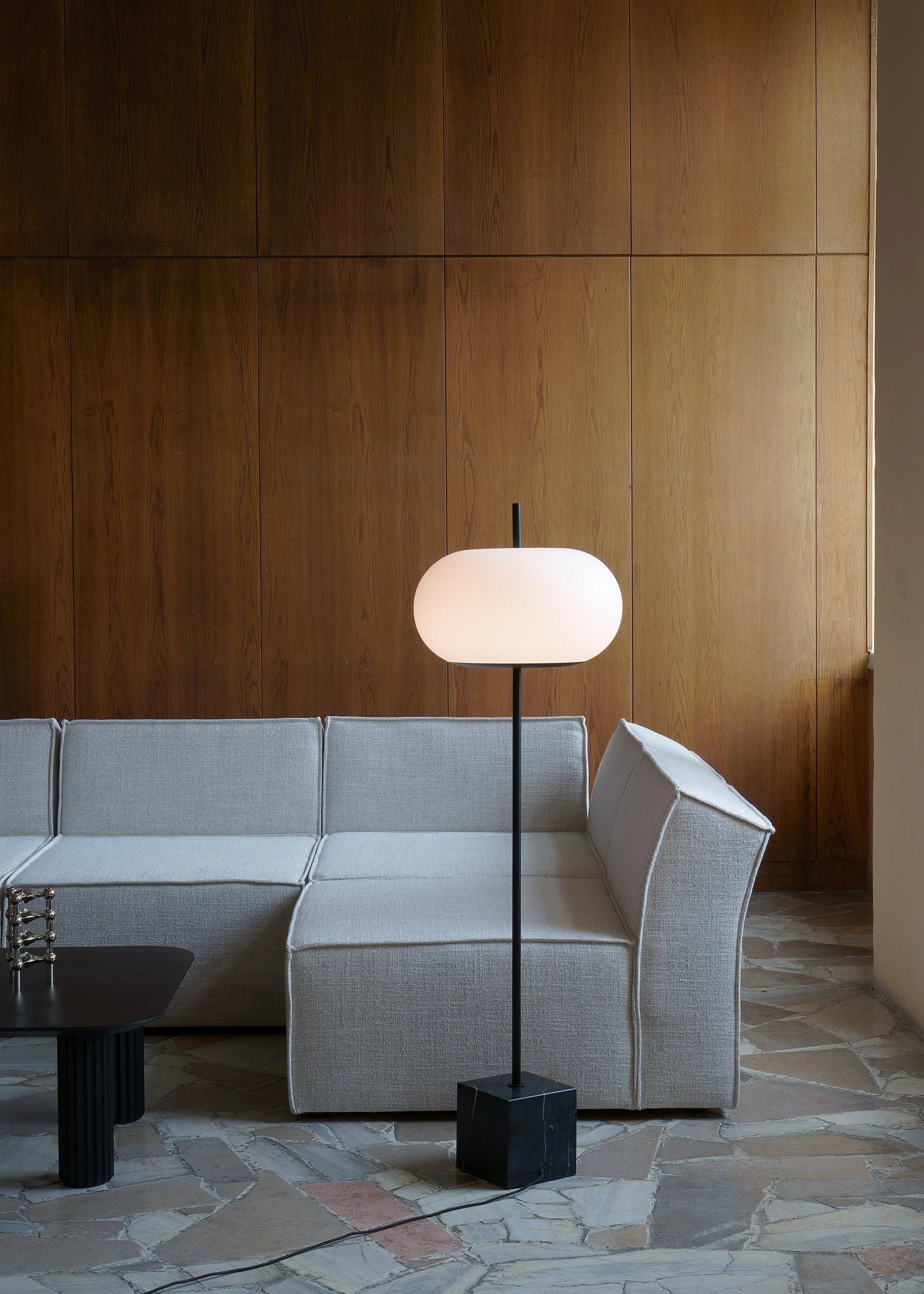 Stehlampe PIU schwarzer Marmor