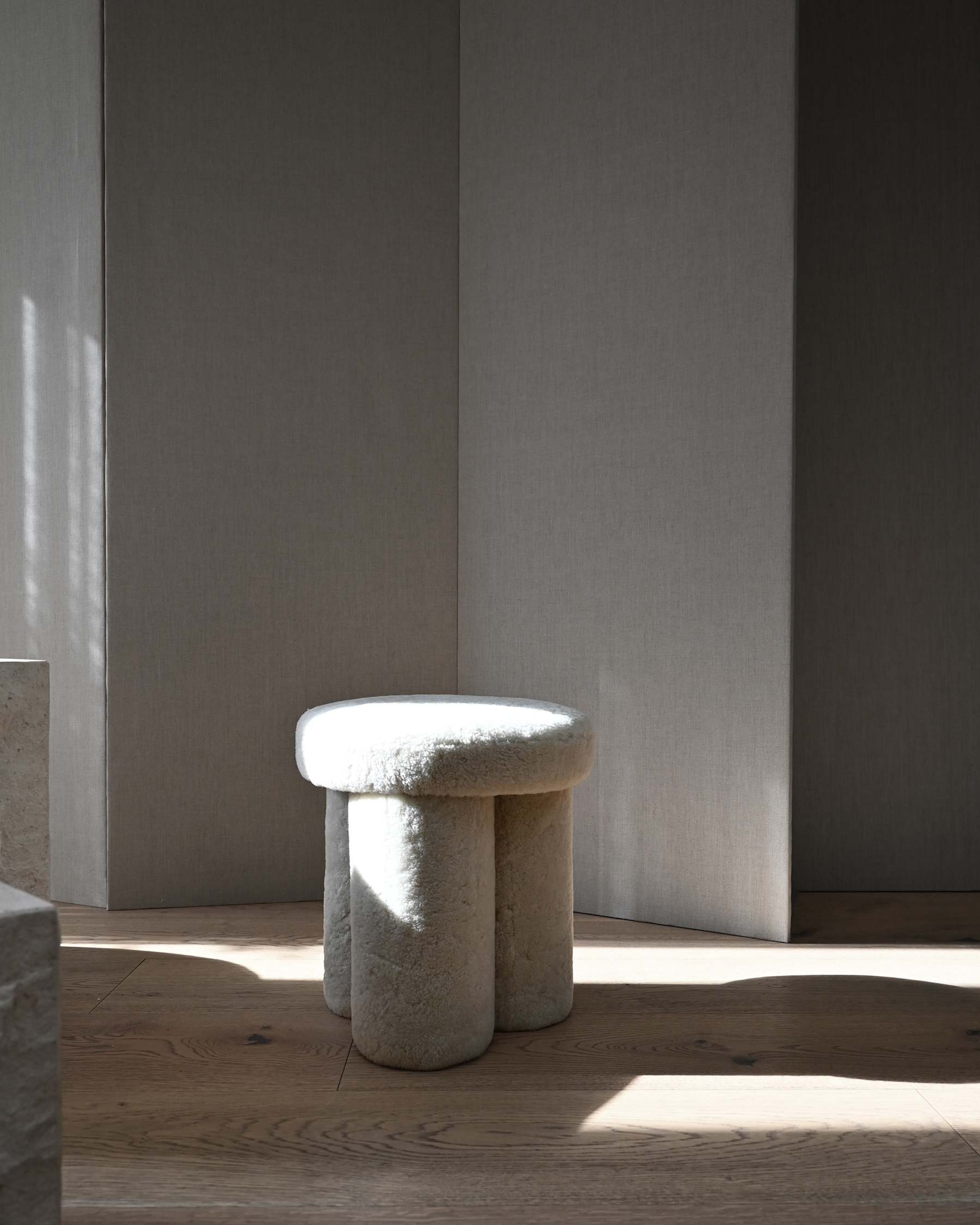 BIG FOOT stool in Sheepskin fabric, sand color