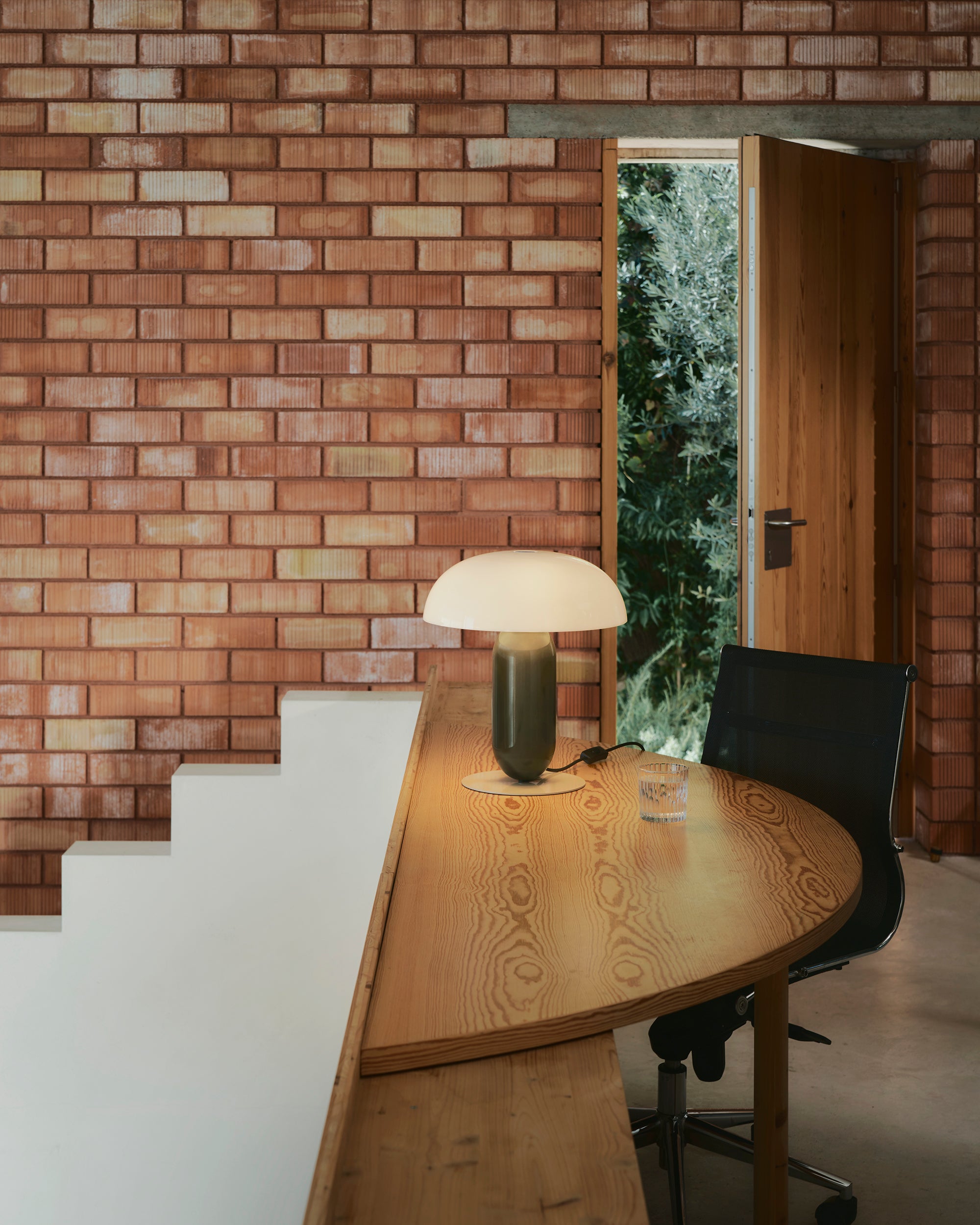 GAMBOSA Table Lamp White with Green Base