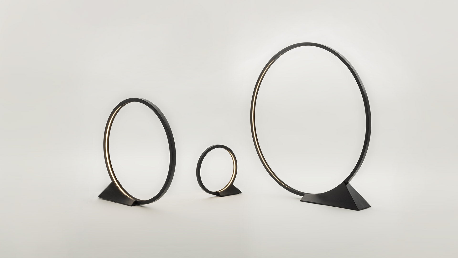 Outdoor floor lamp O black