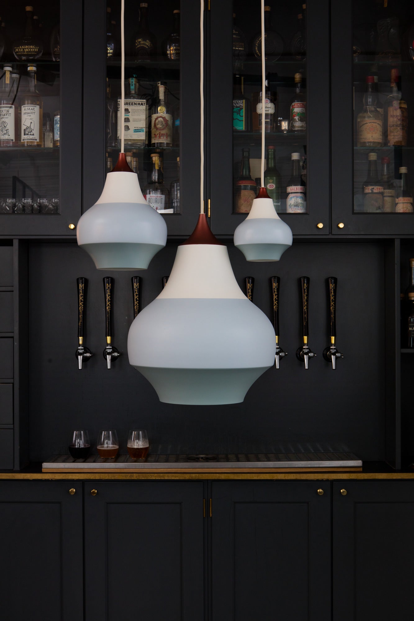 Pendant lamp CIRQUE white-blue with a copper tip