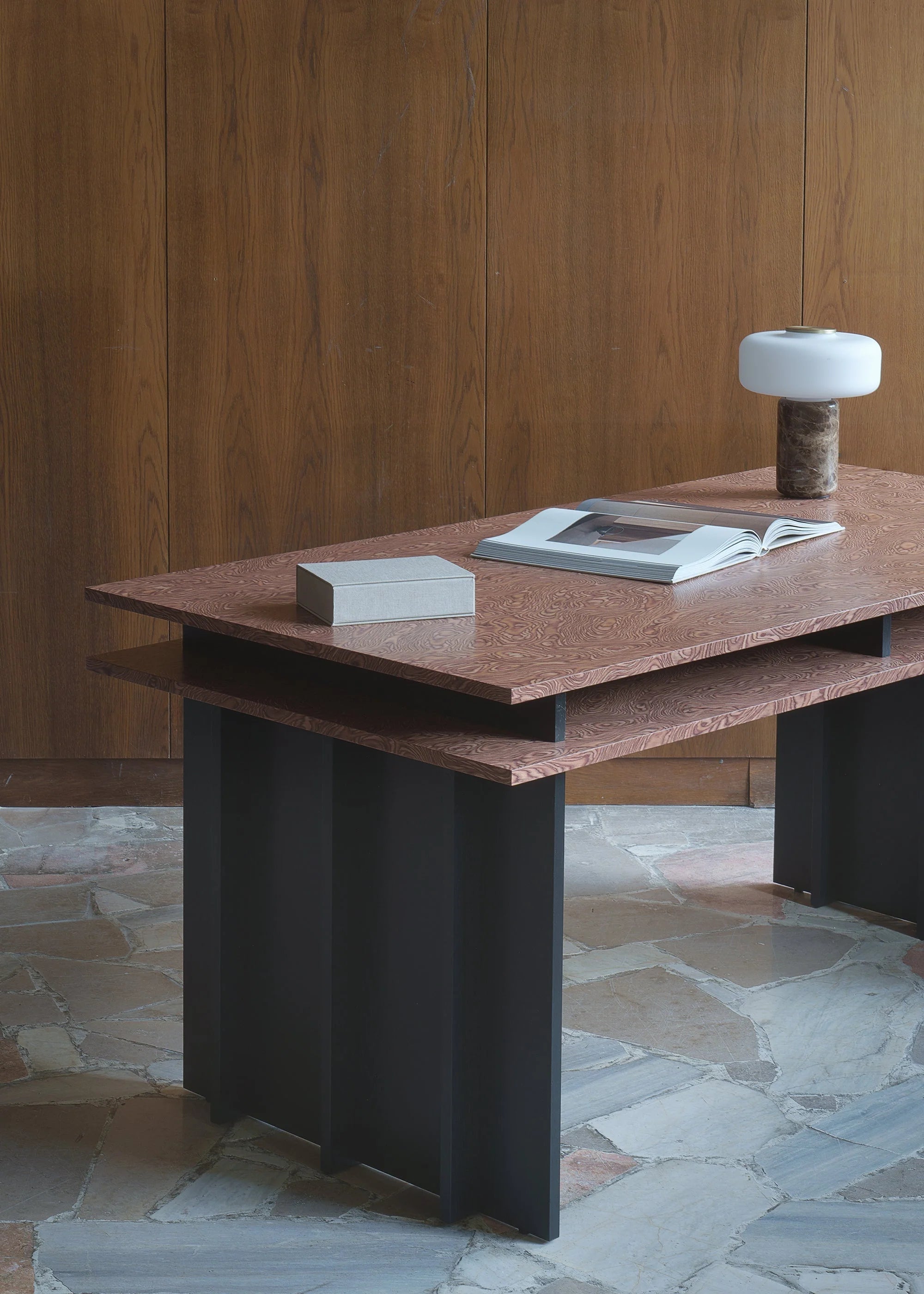 PIATO desk with a veneered top and black base