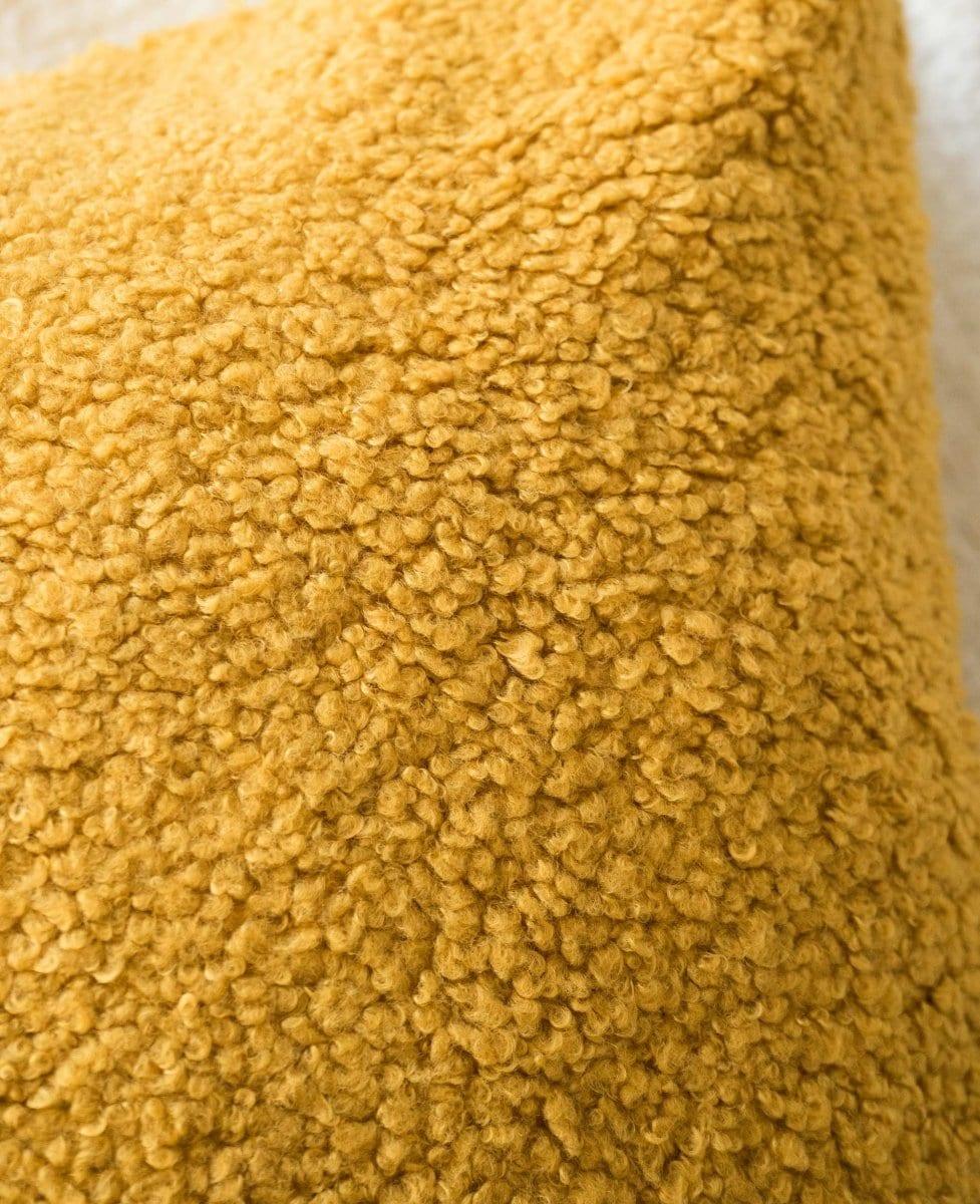 Poduszka w tkaninie boucle COZY miodowy Poduszkowcy    Eye on Design