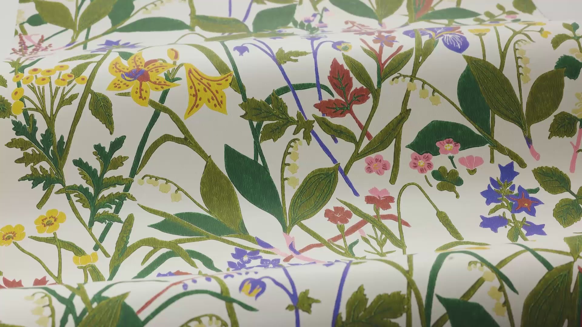 Cream wallpaper with a floral plant motif ROS OCH LILJA in green