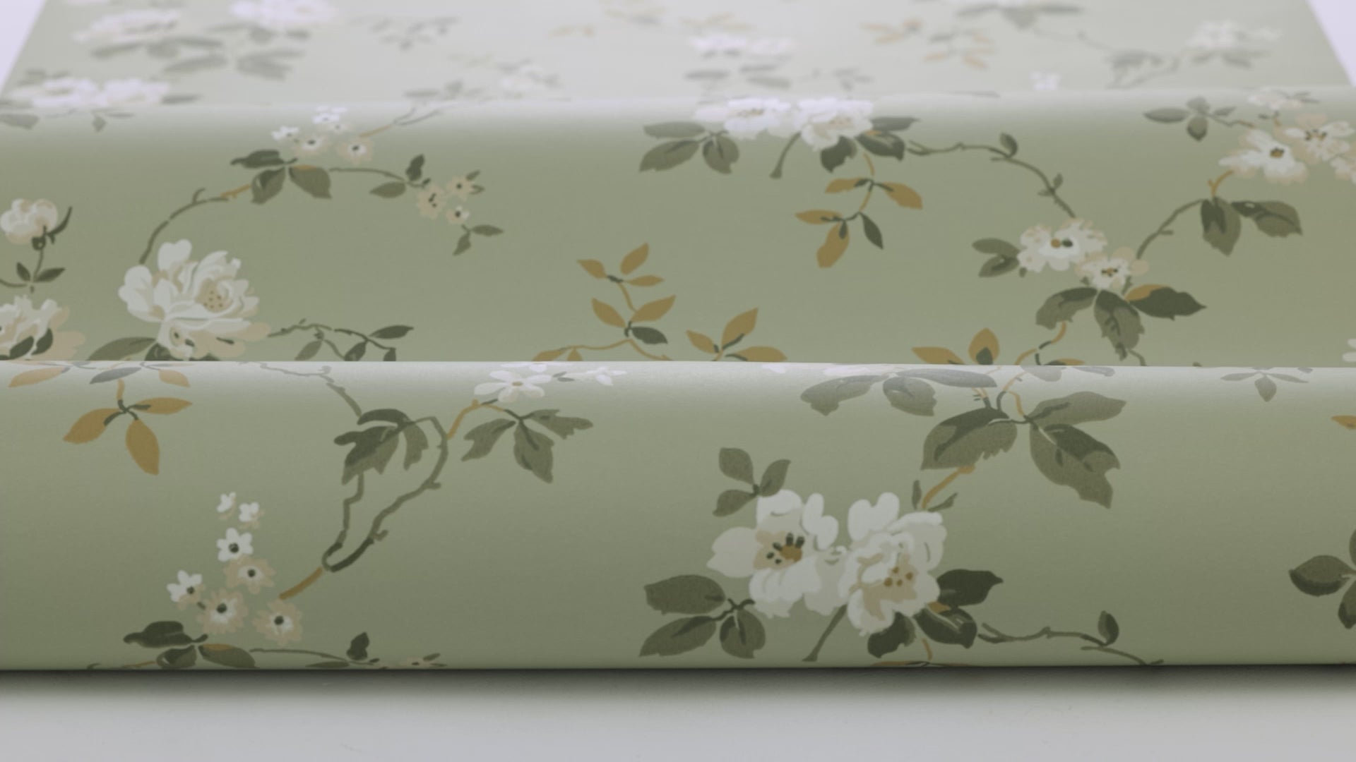 Non-woven paper wallpaper with a botanical pattern VÄRMDÖ green with white
