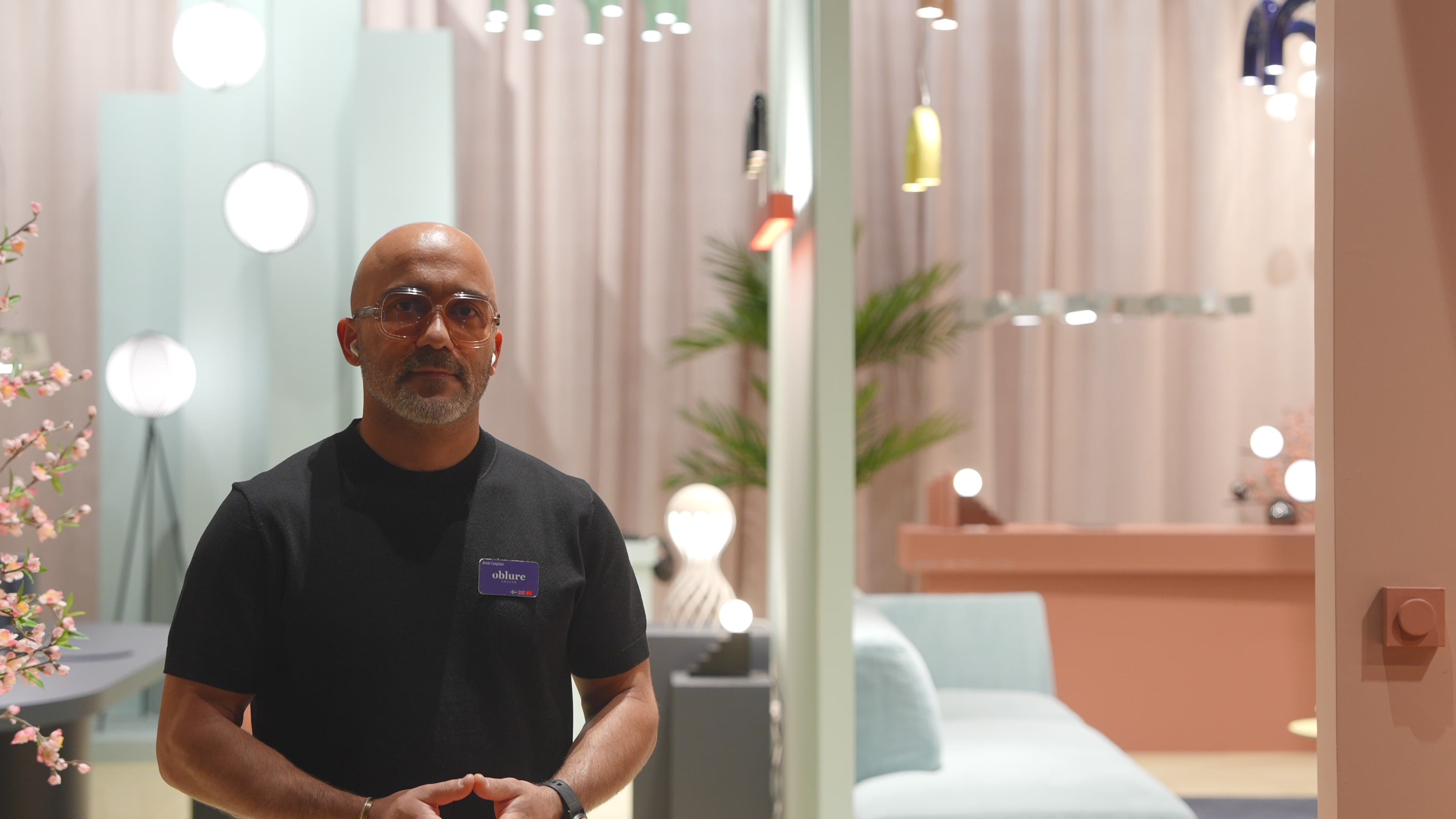 BALANCE black table lamp