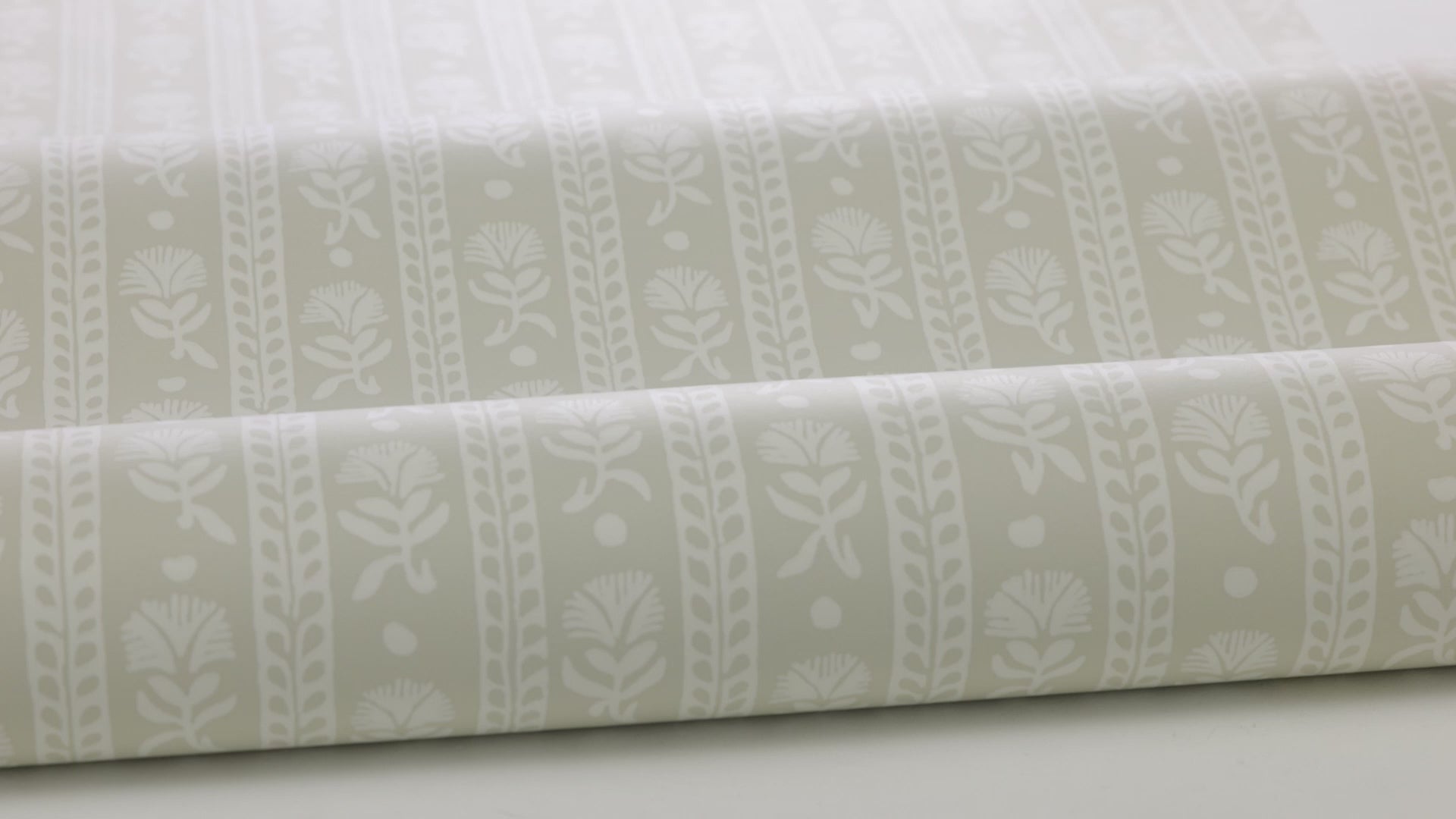 Non-woven paper wallpaper with a plant pattern NEJKILERAND beige with sand