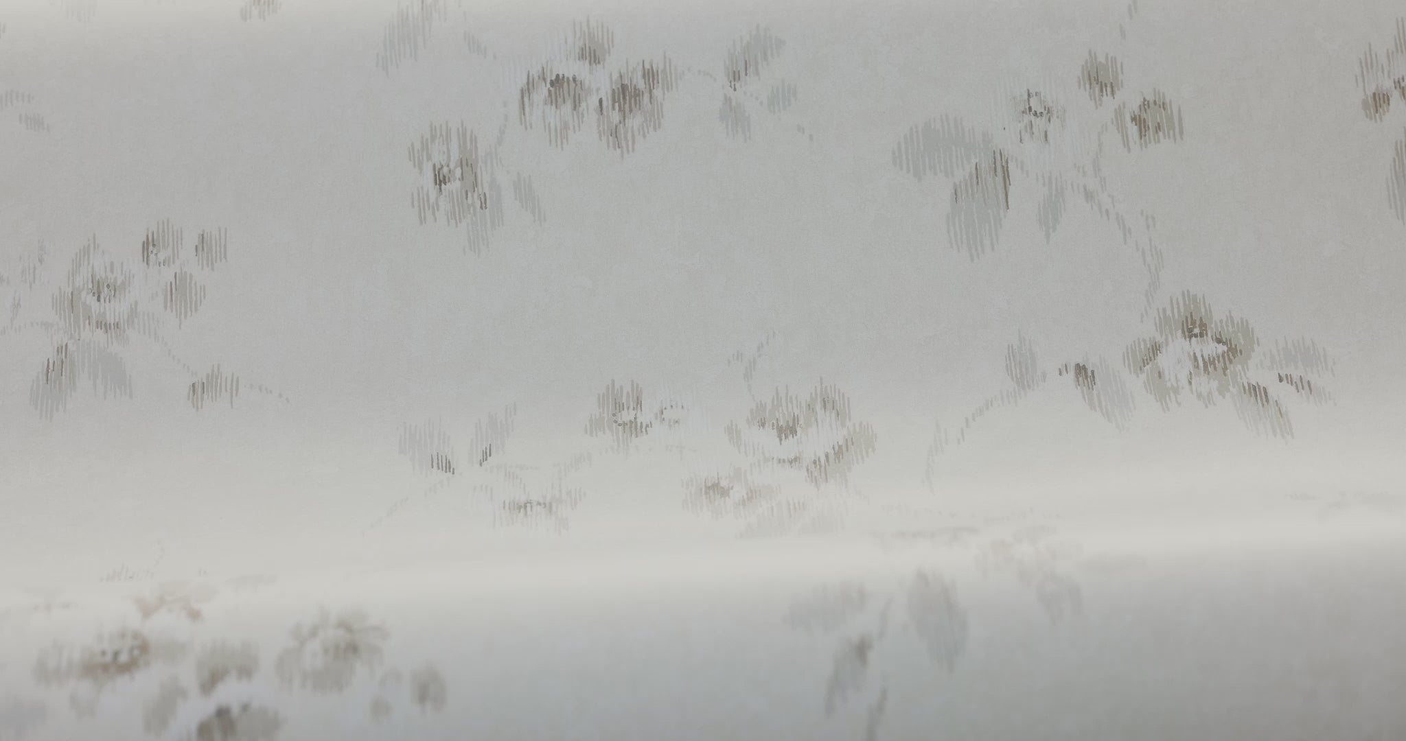 Non-woven paper wallpaper with a floral pattern VINTAGE ROSE in off-white with pink