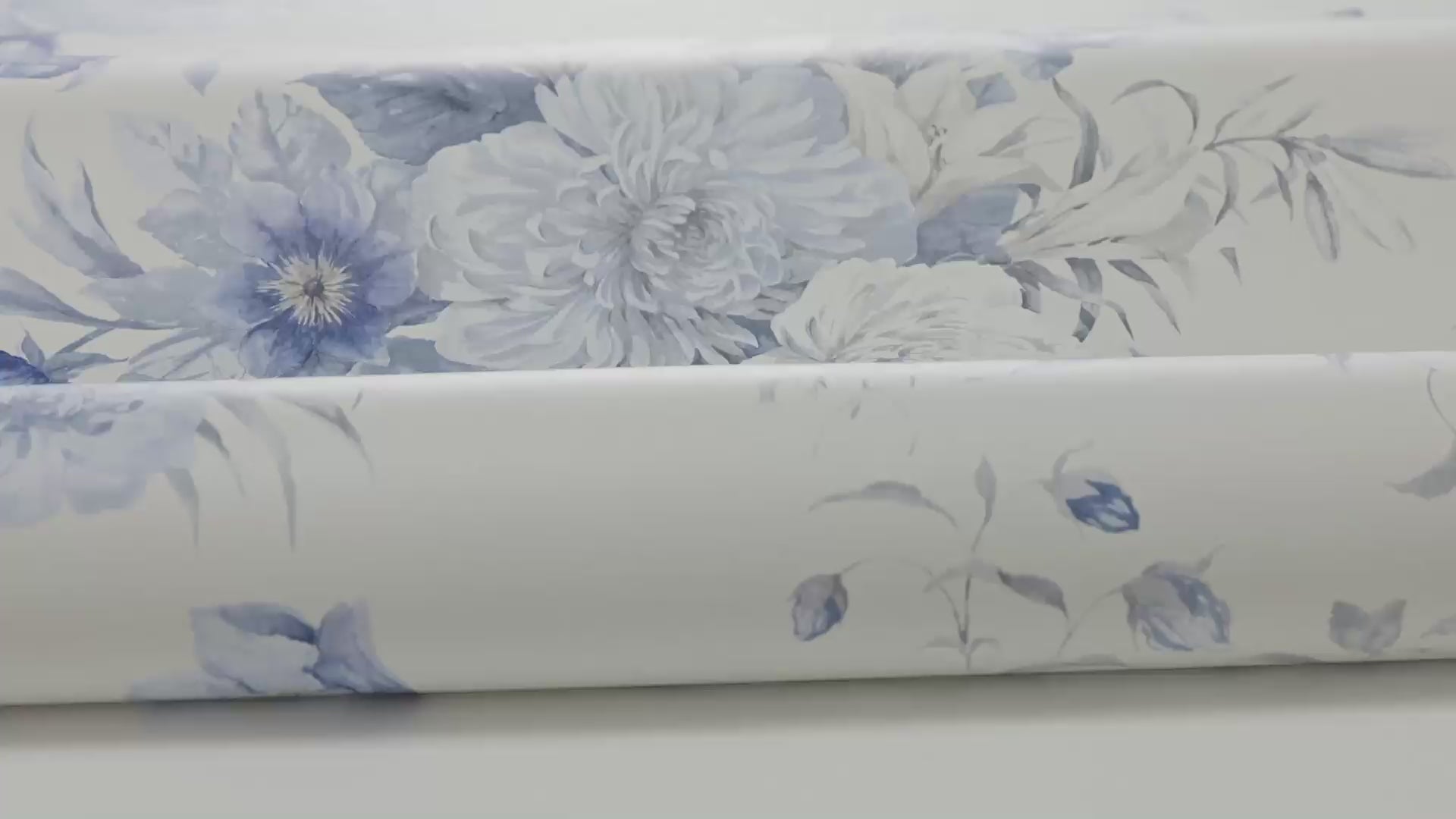 Non-woven paper wallpaper with a floral pattern FLORAL CHARM warm white with blue