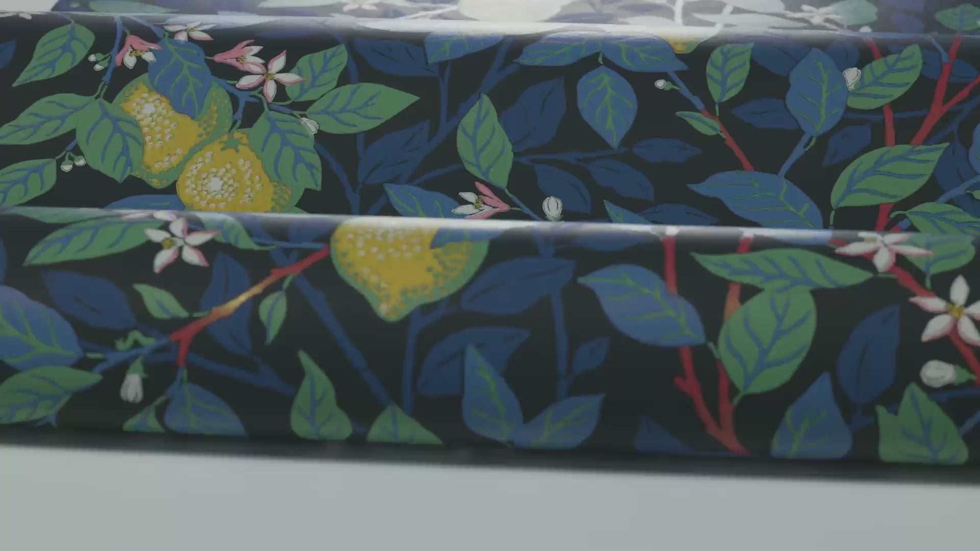 Non-woven paper wallpaper with a botanical pattern CITRONTRÄD blue with yellow