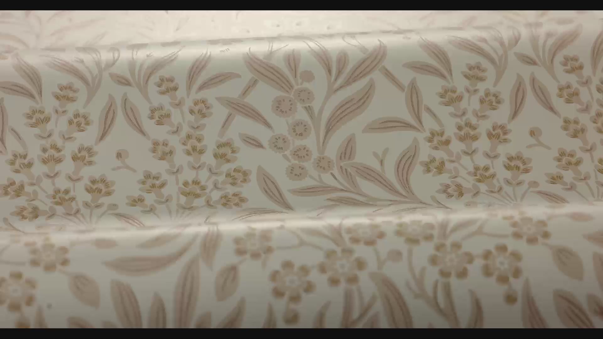 Non-woven paper wallpaper with a plant pattern KRYDDHYLLAN beige with pink