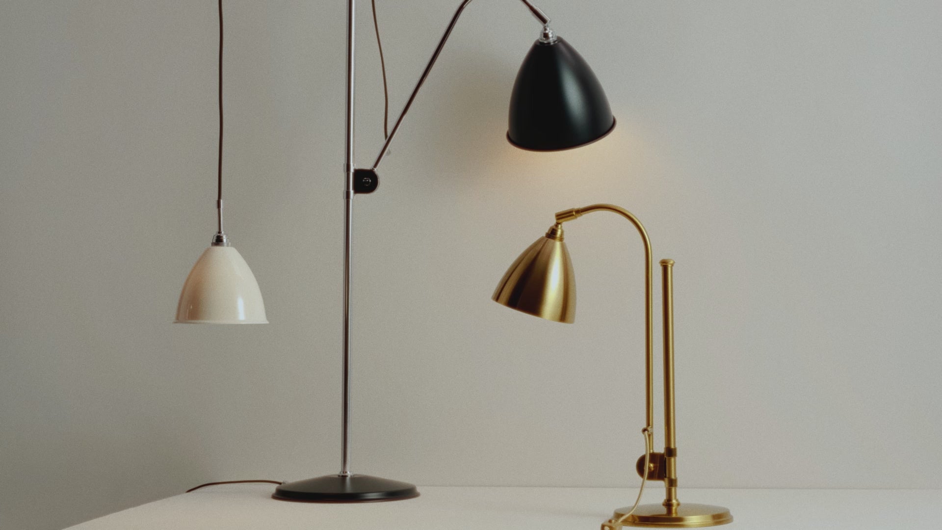 Stehlampe BESTLITE BL4 Messing mit cremefarbenem Schirm