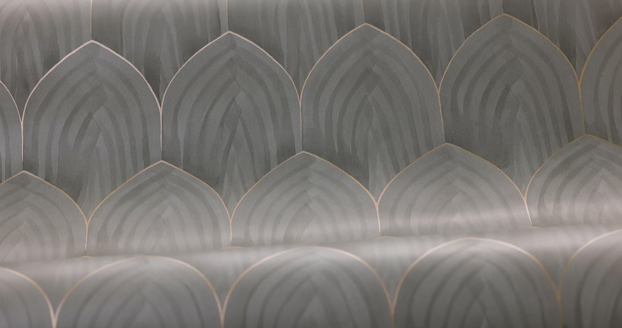 Wallpaper with geometric arch pattern GOLDEN ARCHES brown