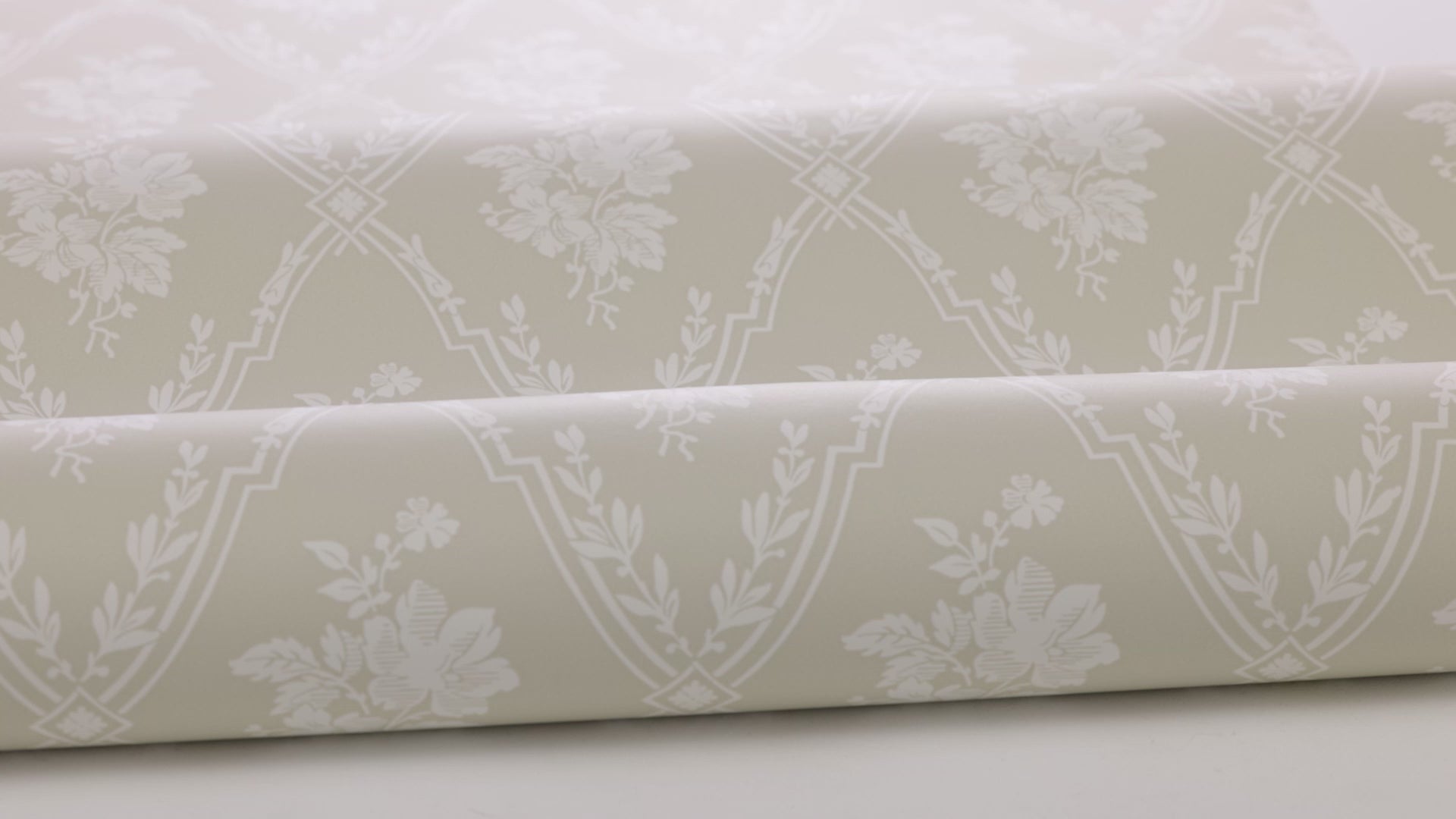 Non-woven paper wallpaper with a botanical pattern VÄSTIGÅRN beige