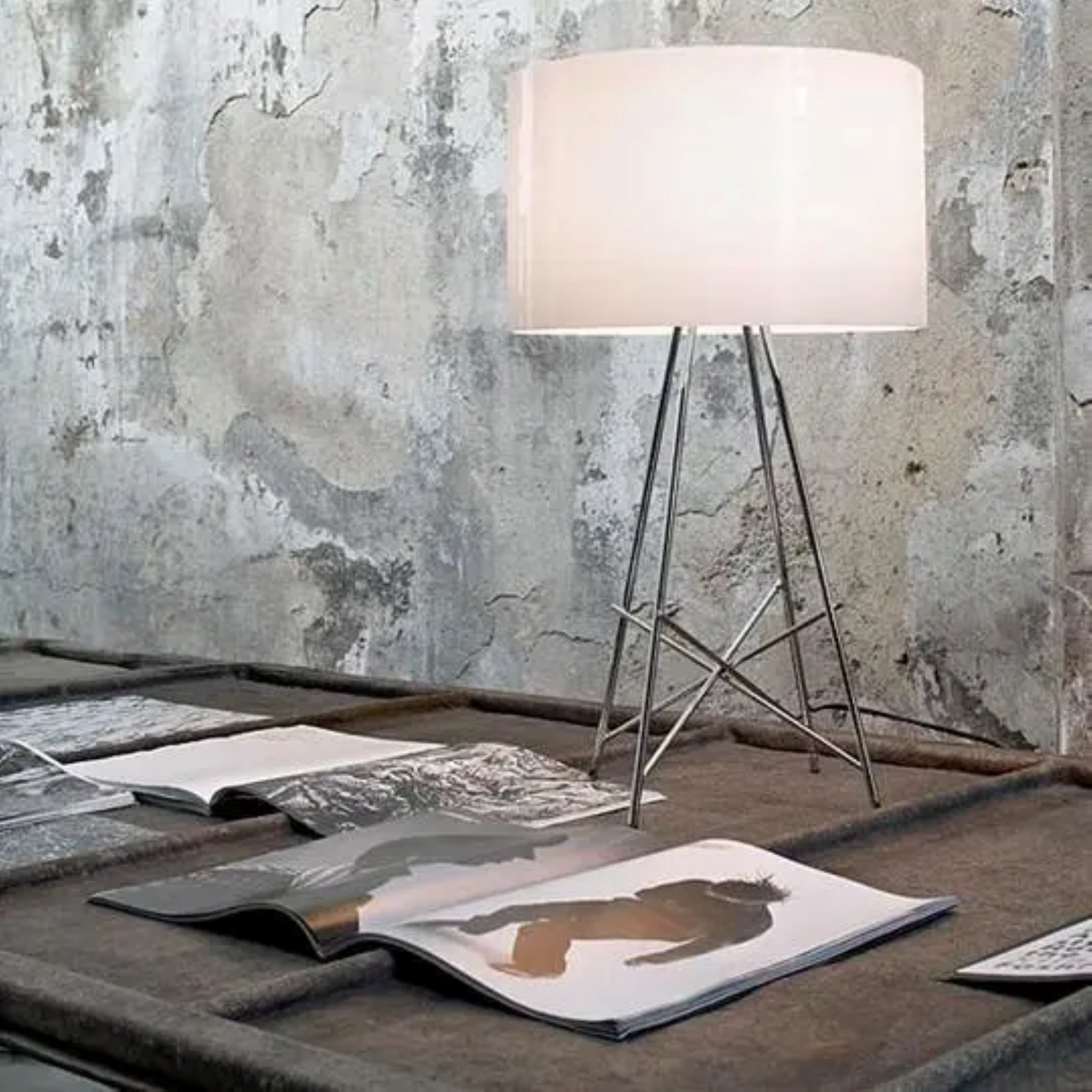 RAY Table Lamp Glass with Metal Base