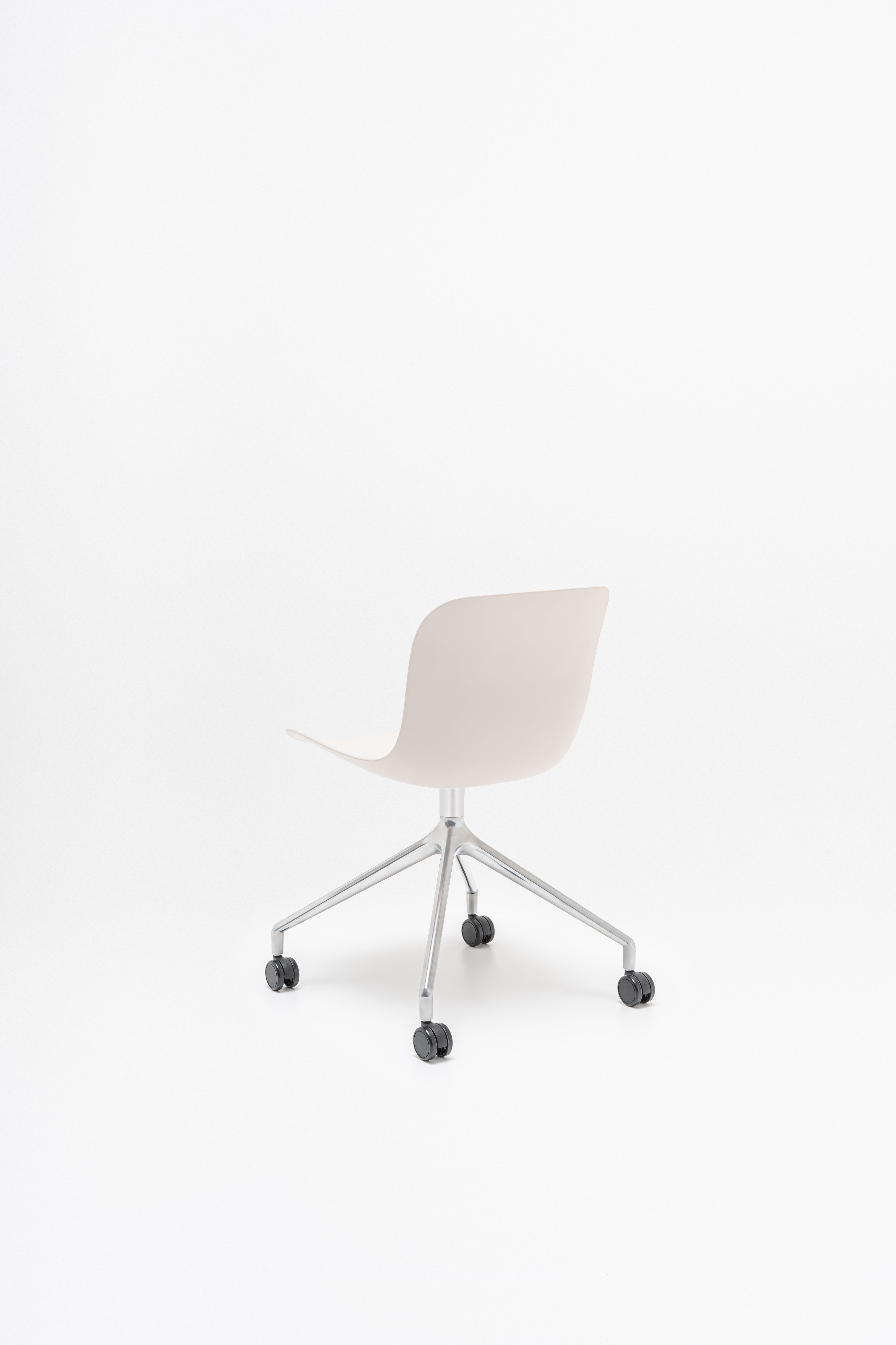 Baltic 2 Basic Aluminum swivel chair