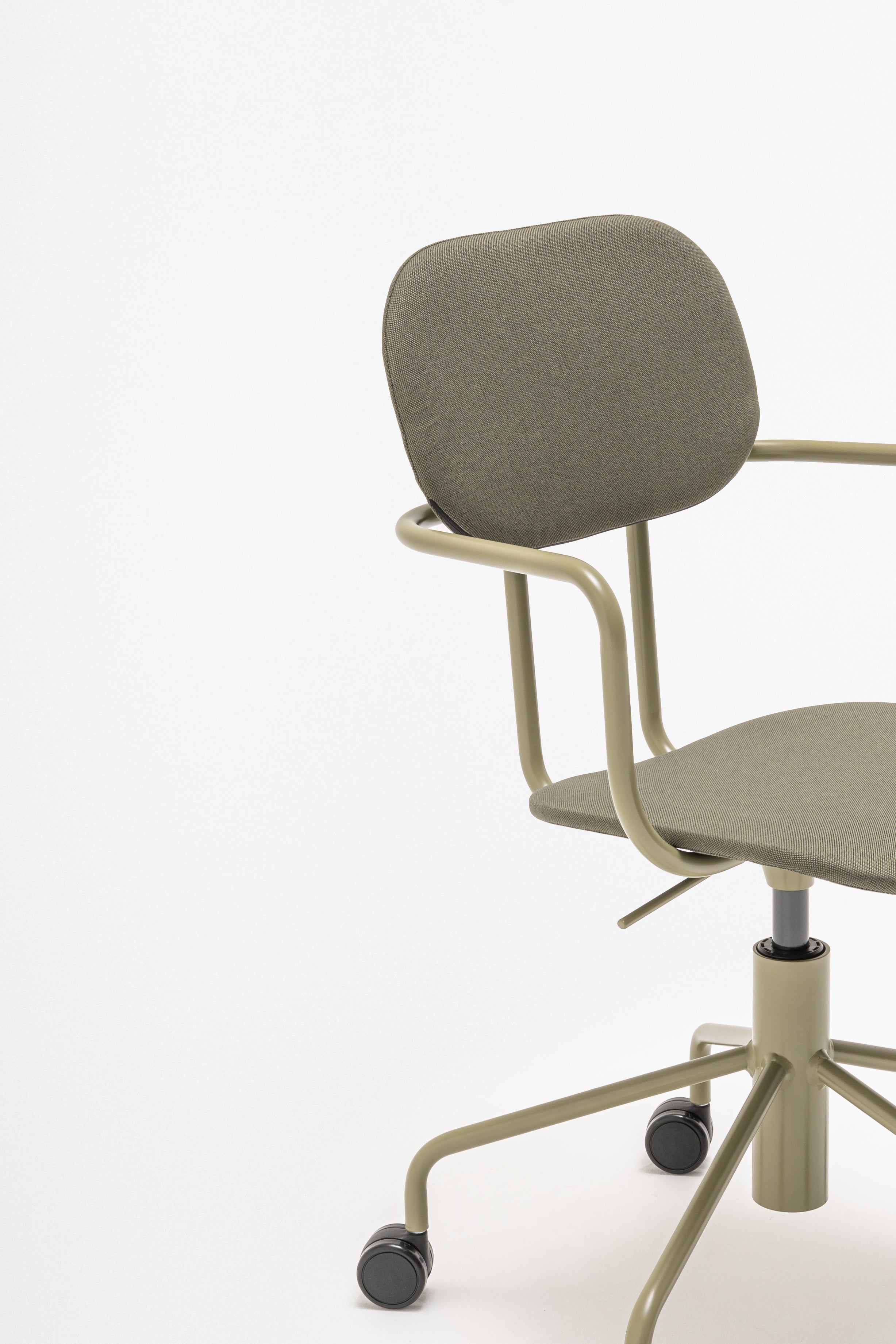 Bürostuhl mit einstellbaren neuen Schulbasis, die mit Rädern auf die harte Oberfläche gepolstert sind