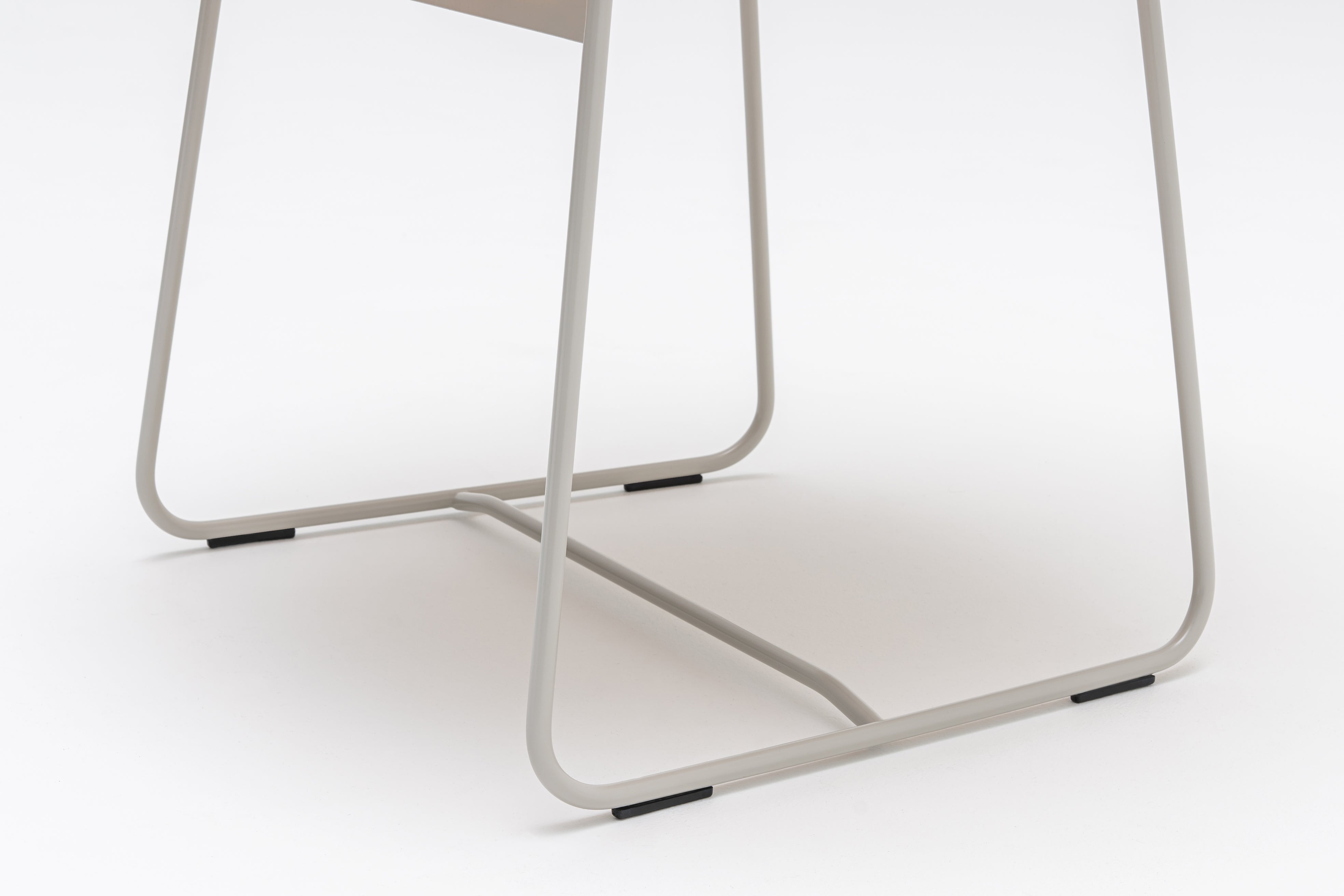 Ultra chair base of the skid with footer to the soft surface