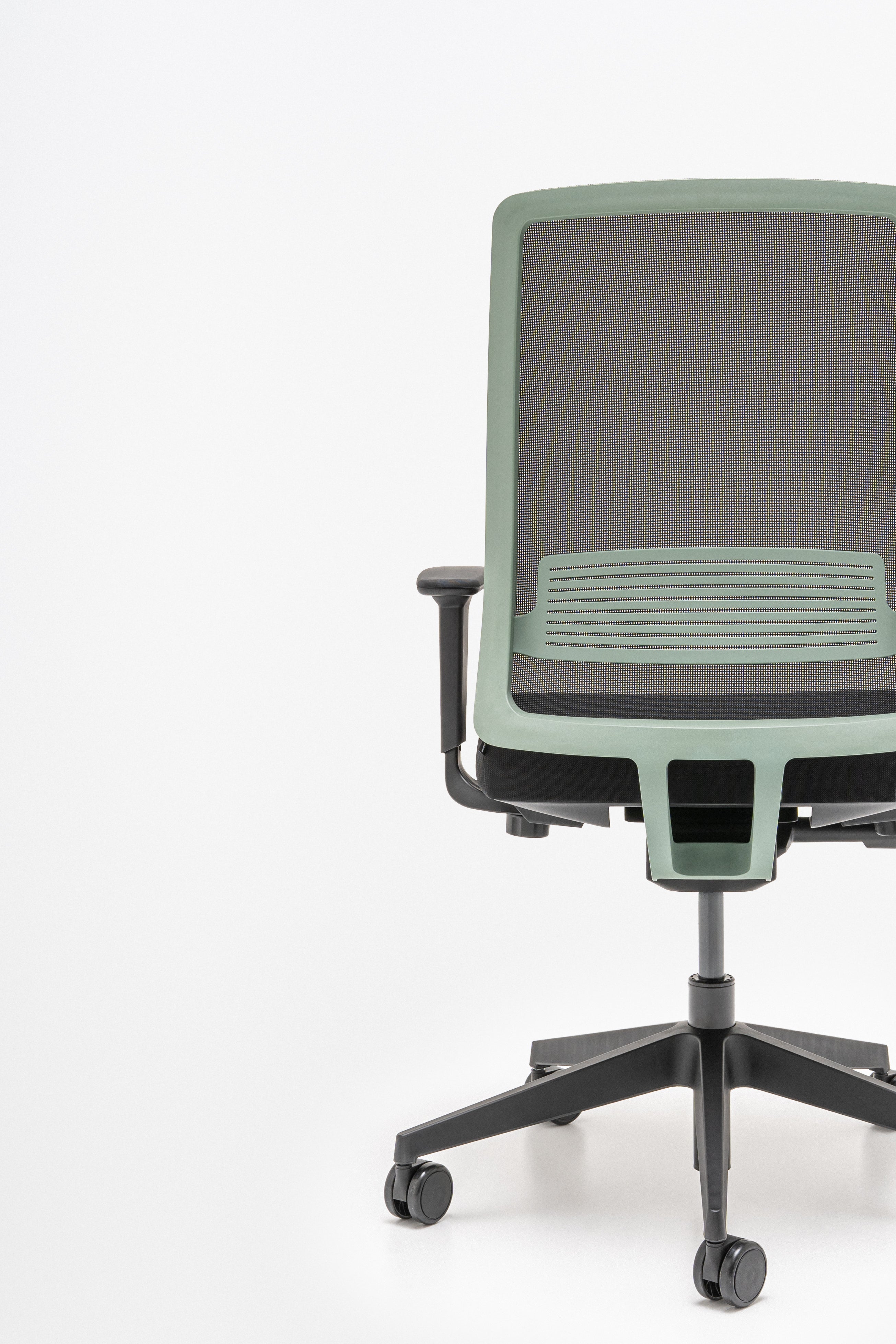 Apex Office Chair mit Rädern für eine harte Oberfläche