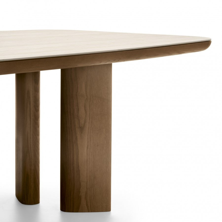 SANDY extendable table with a ceramic top resembling travertine and a walnut base