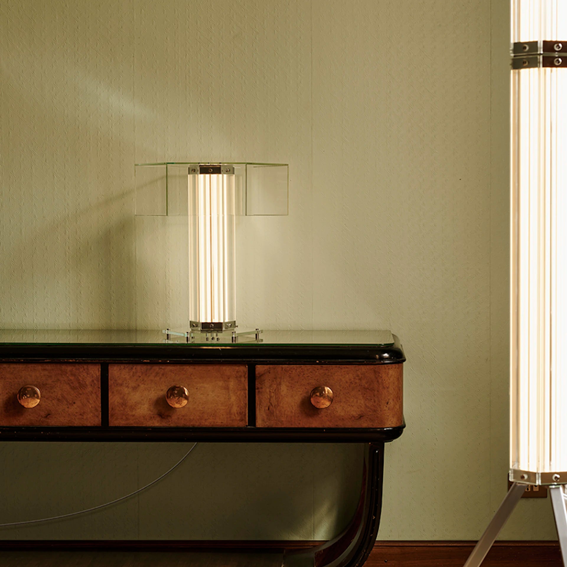 SUPERWIRE glass table lamp