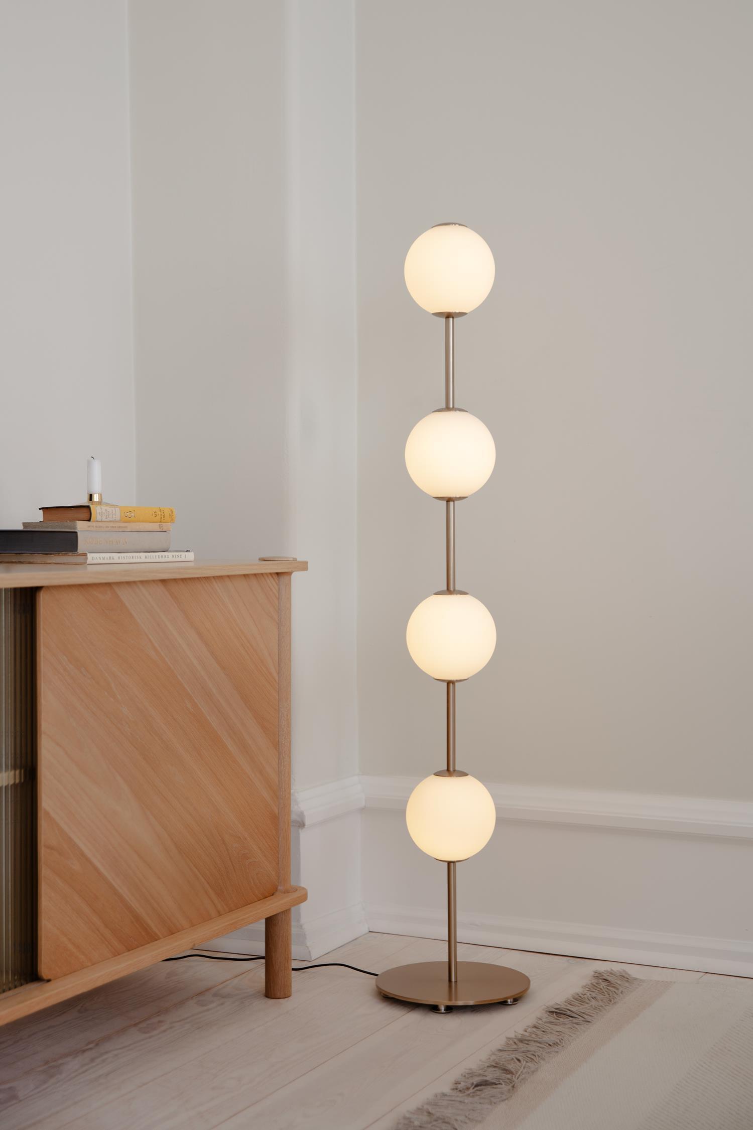 Stehlampe AUDREY weiß mit goldener Einlage