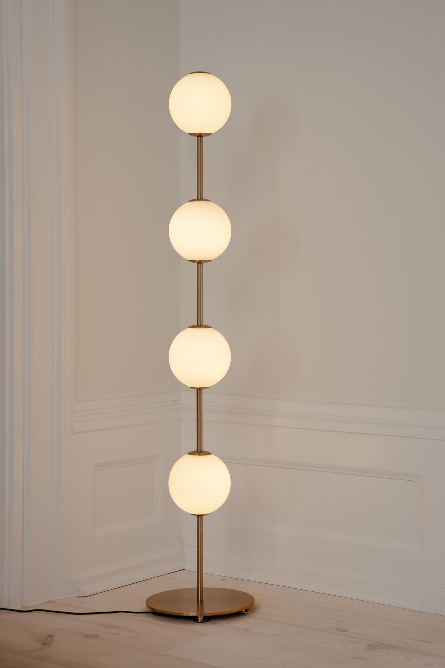 Stehlampe AUDREY weiß mit goldener Einlage